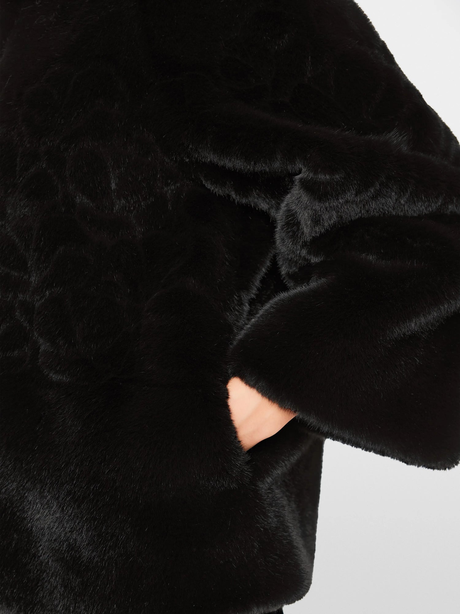 Marc Cain_Black_Elegant Jacket with Faux Fur_ZG 12.01 W19_900_04