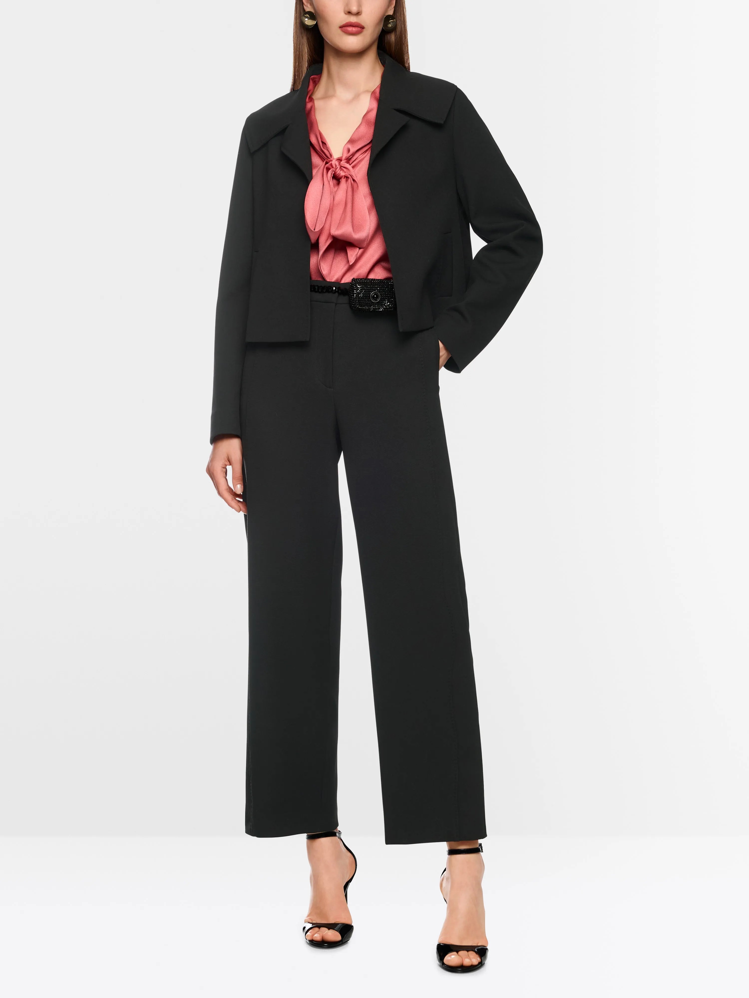 Marc Cain_Black_FƒS High-Waist Fabric Trousers_ZG 81.09 W21_900_01