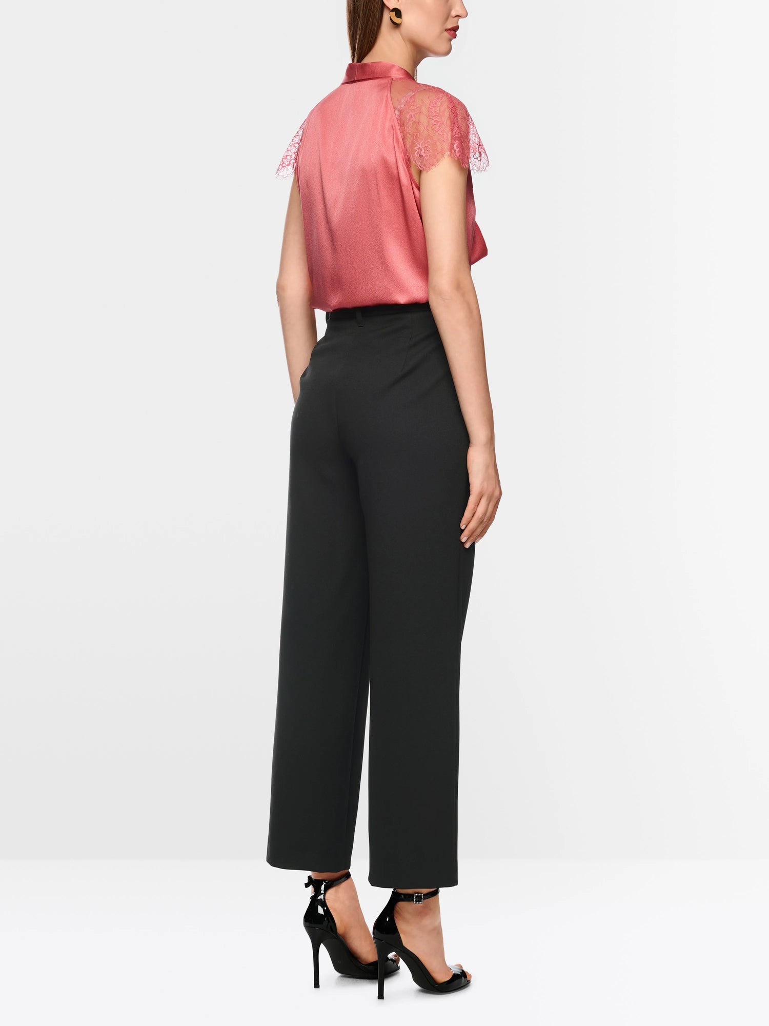 Marc Cain_Black_FƒS High-Waist Fabric Trousers_ZG 81.09 W21_900_02