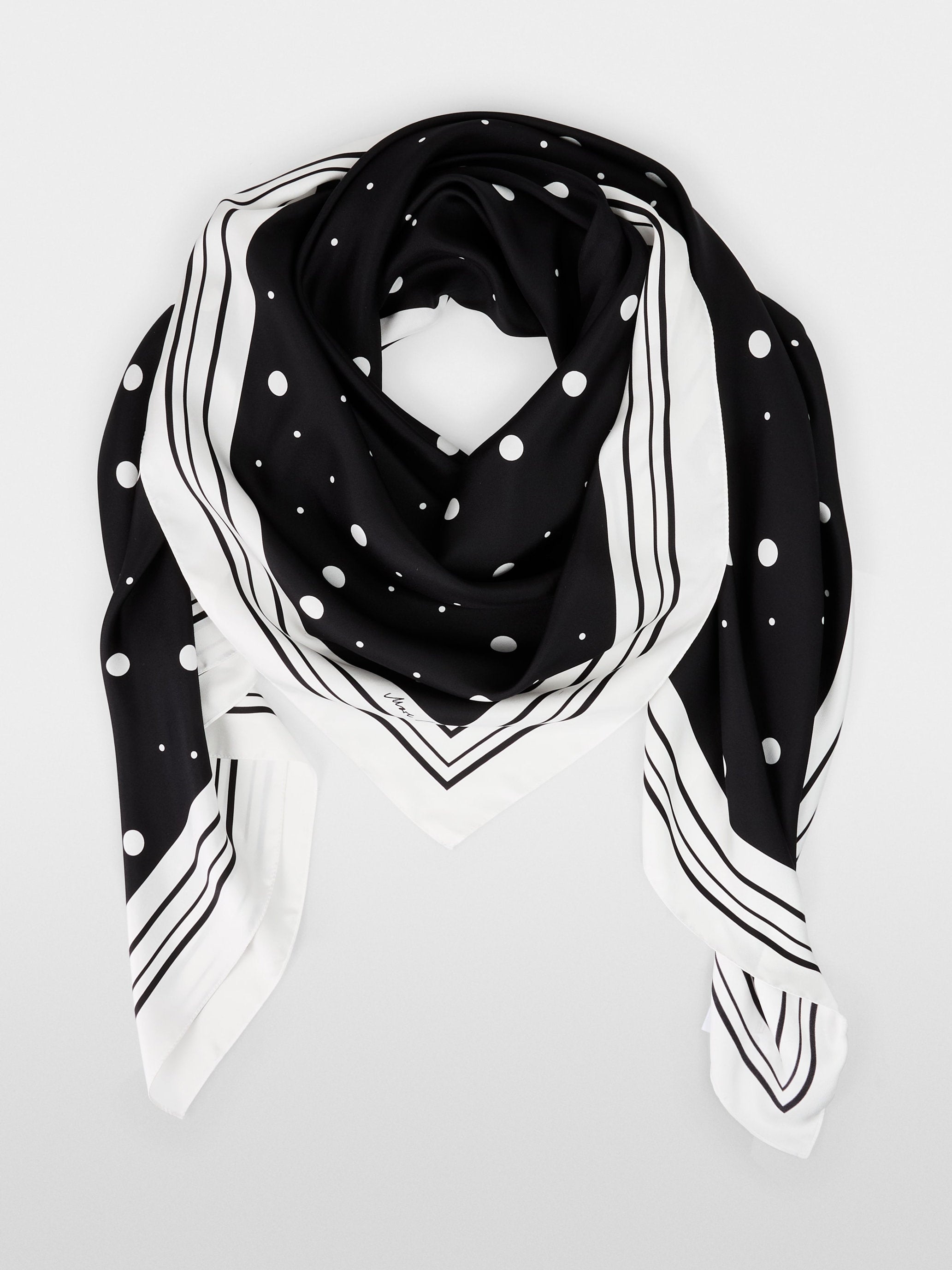 Marc Main_Silk Scarf with Polka Dot Pattern_ZG B4.01 Z05_910_02