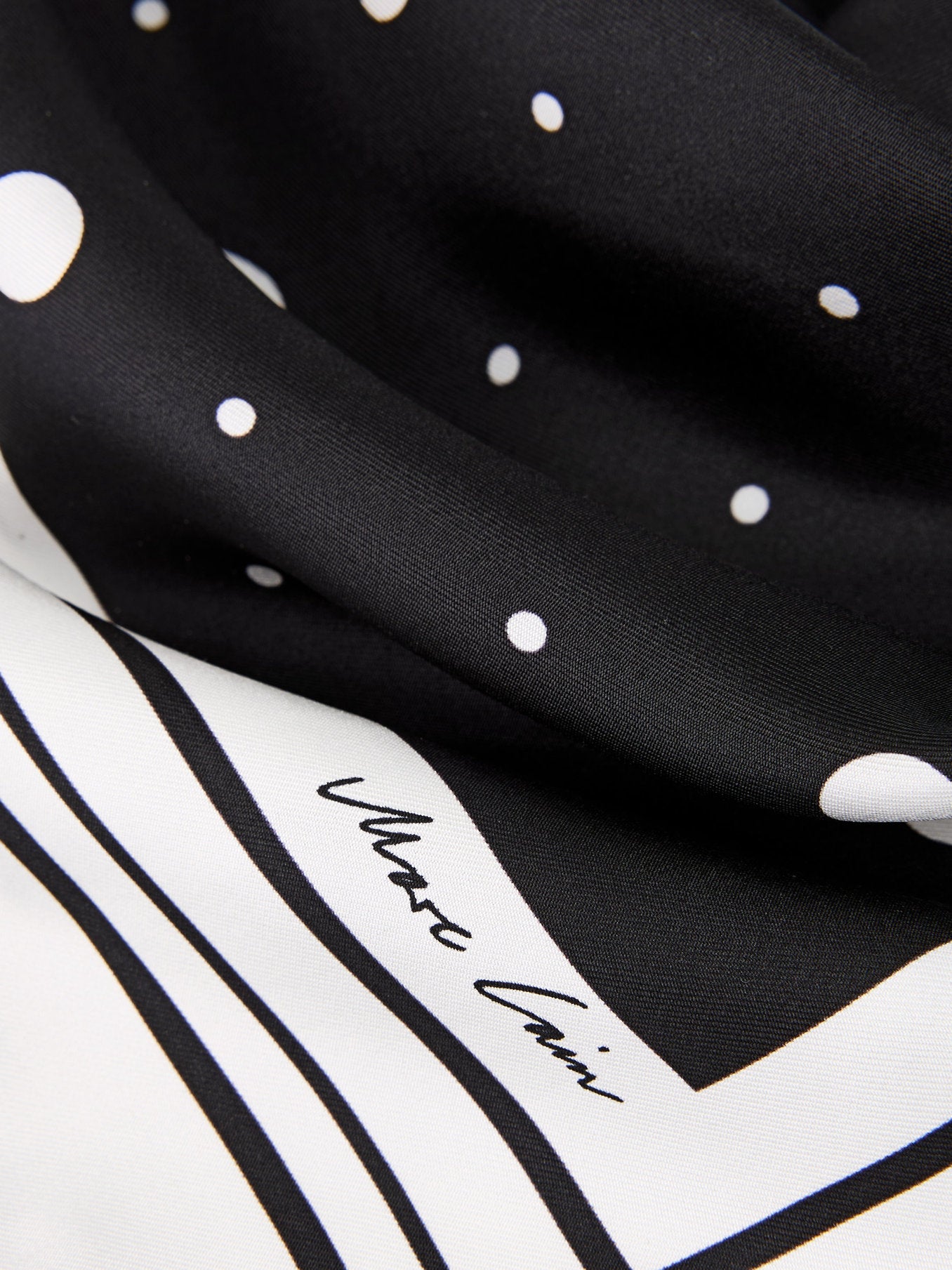 Marc Main_Silk Scarf with Polka Dot Pattern_ZG B4.01 Z05_910_03