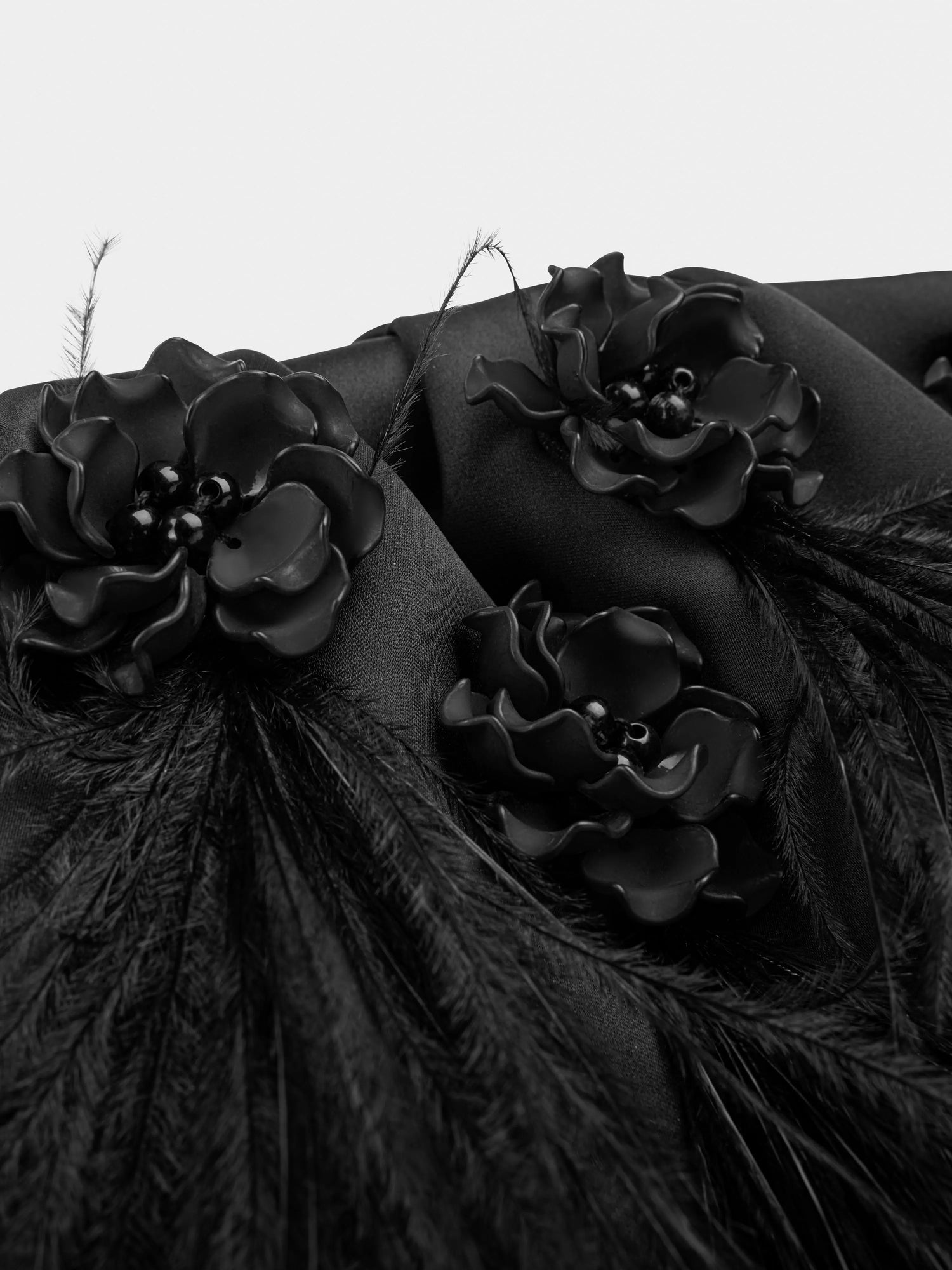 Marc Cain_Black_Elegant Clutch Bag with Feathers_ZG TL.01 Z06_900_05