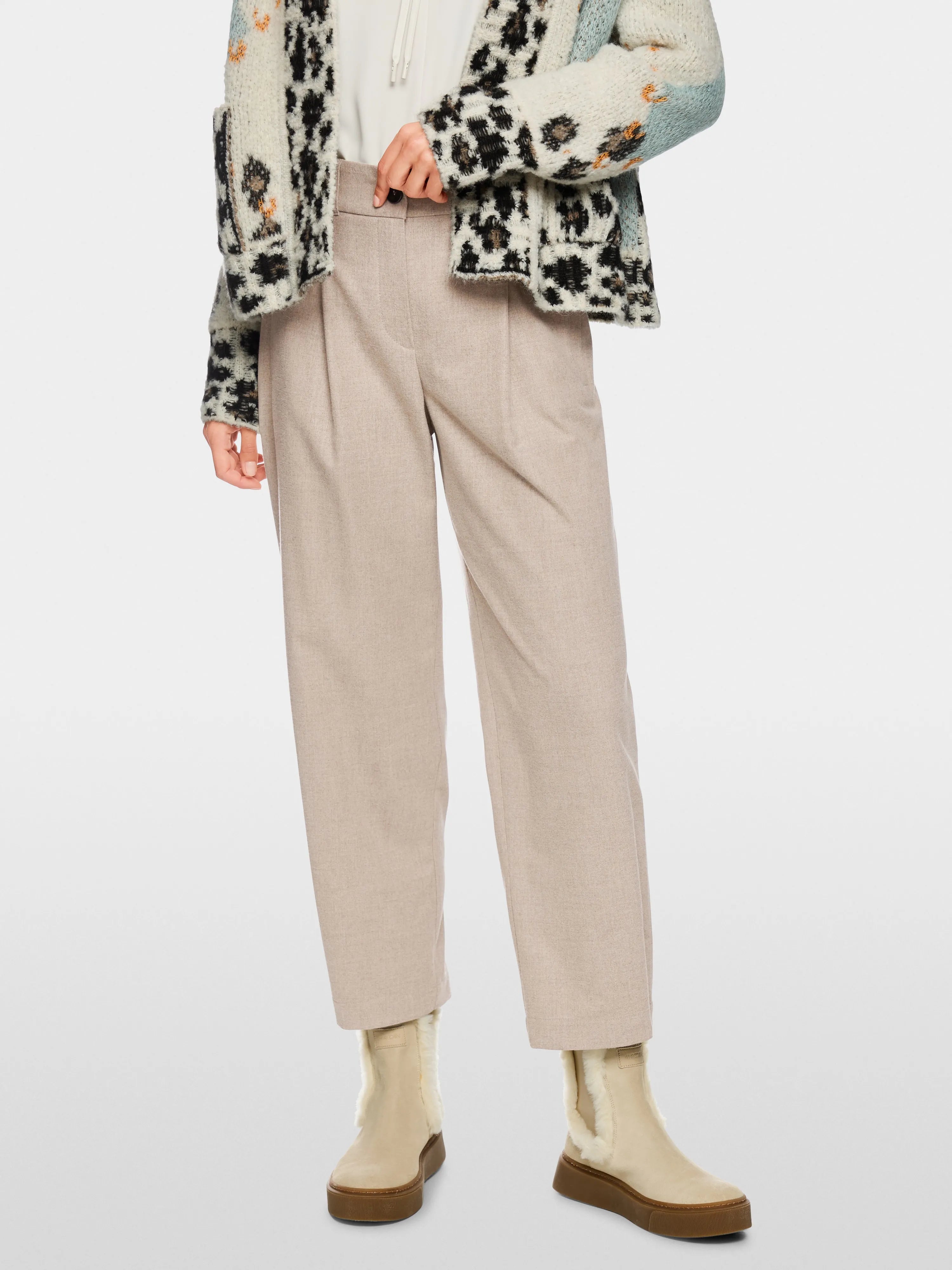 Marc Cain_Warm Stone_WELS Wide Fit Trousers with Pleats_ZP 81.24 W66_646_05