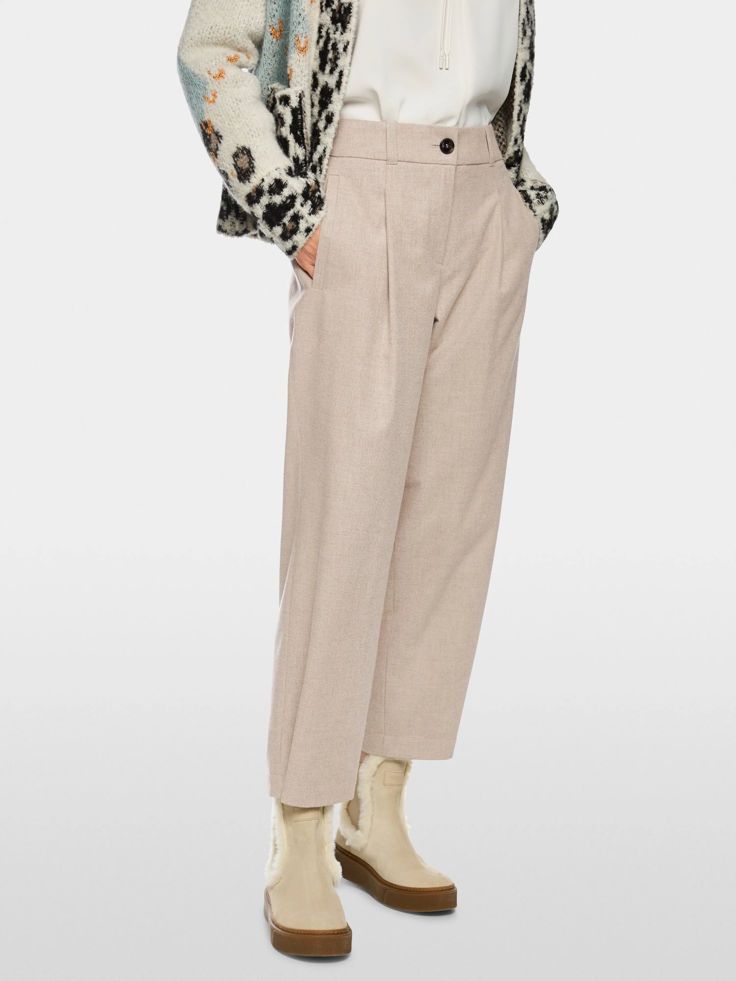 Marc Cain_Warm Stone_WELS Wide Fit Trousers with Pleats_ZP 81.24 W66_646_06