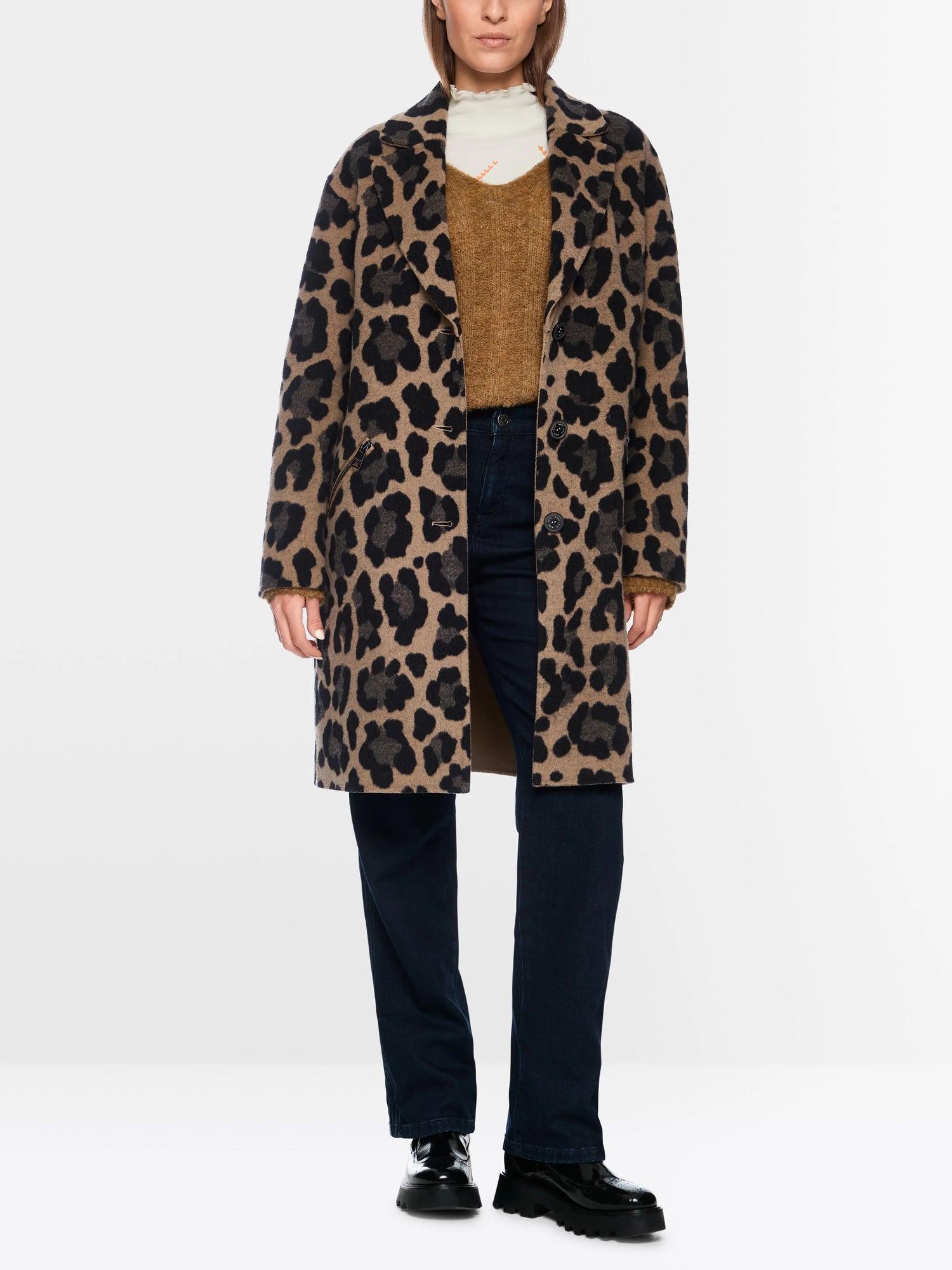 Marccain_Milk Coffee_Reversible Coat with Leopard Print_ZS 11.07 W30_624_01