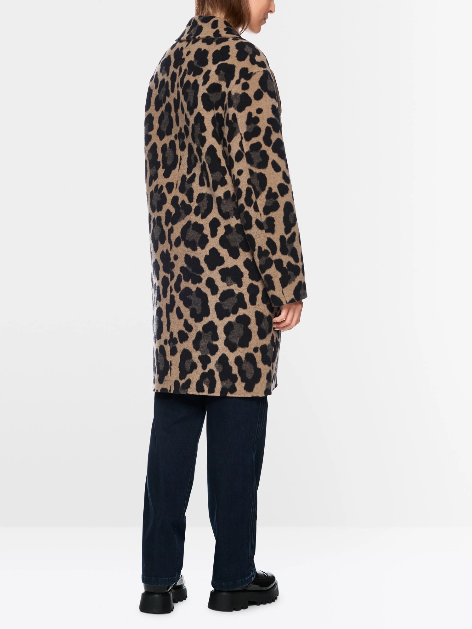 Marccain_Milk Coffee_Reversible Coat with Leopard Print_ZS 11.07 W30_624_02