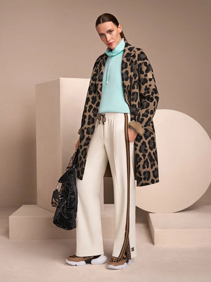 Marccain_Milk Coffee_Reversible Coat with Leopard Print_ZS 11.07 W30_624_09