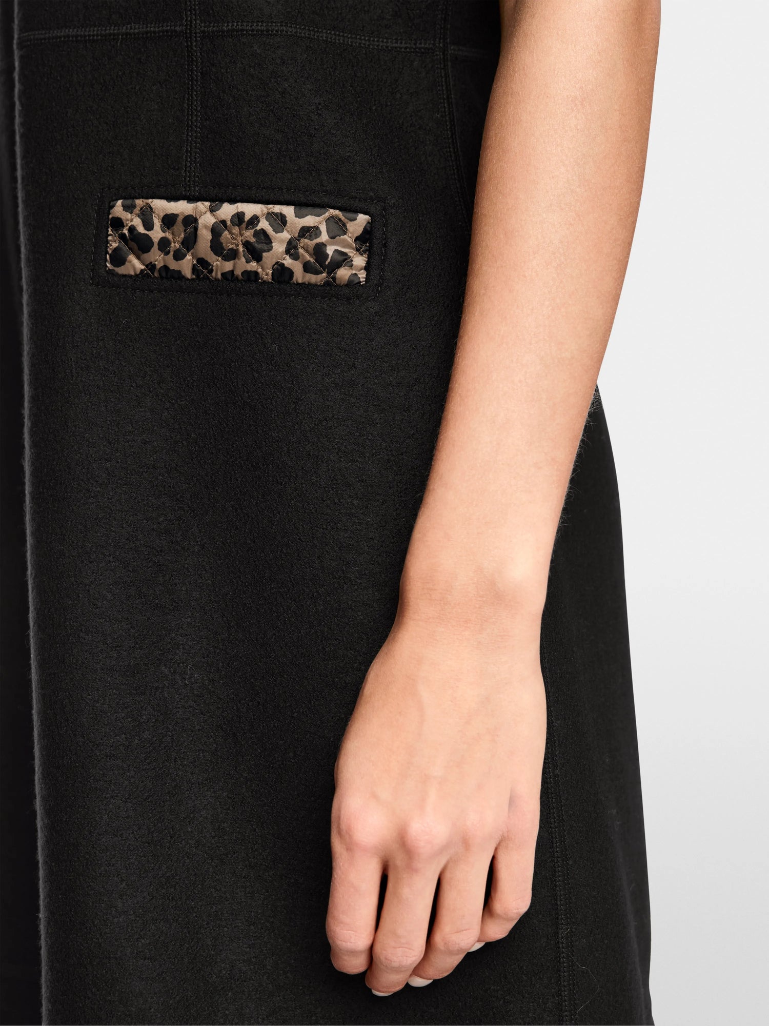 Marc Cain_Black_Knitted in Germany Sleeveless Dress_ZS 21.25 J30_900_04