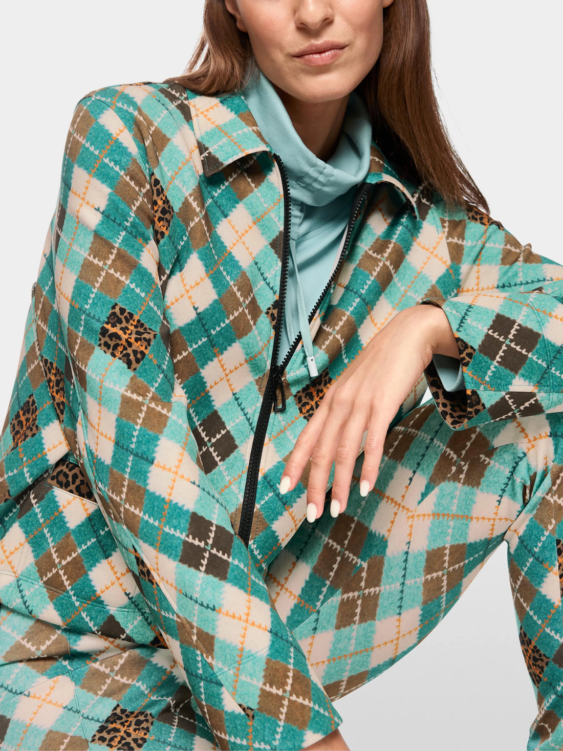 Marccain_Soft Teal_Scuba Jacket with Argyle and Leo Detail_ZS 31.16 J62_507_05