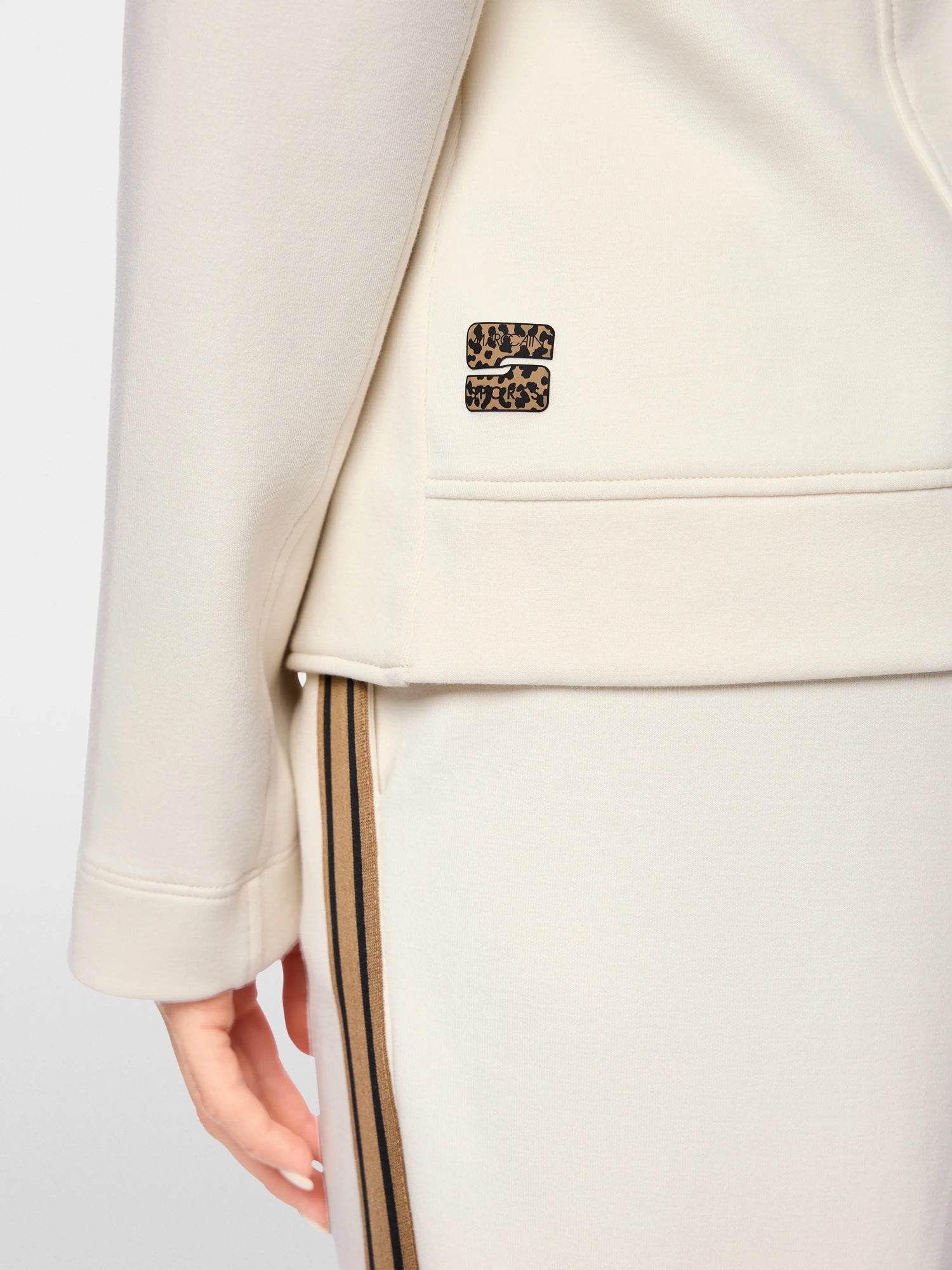 Marccain_Bright Ecru_Single-Breasted Blazer in Beaver_ZS 34.09 J09_112_04