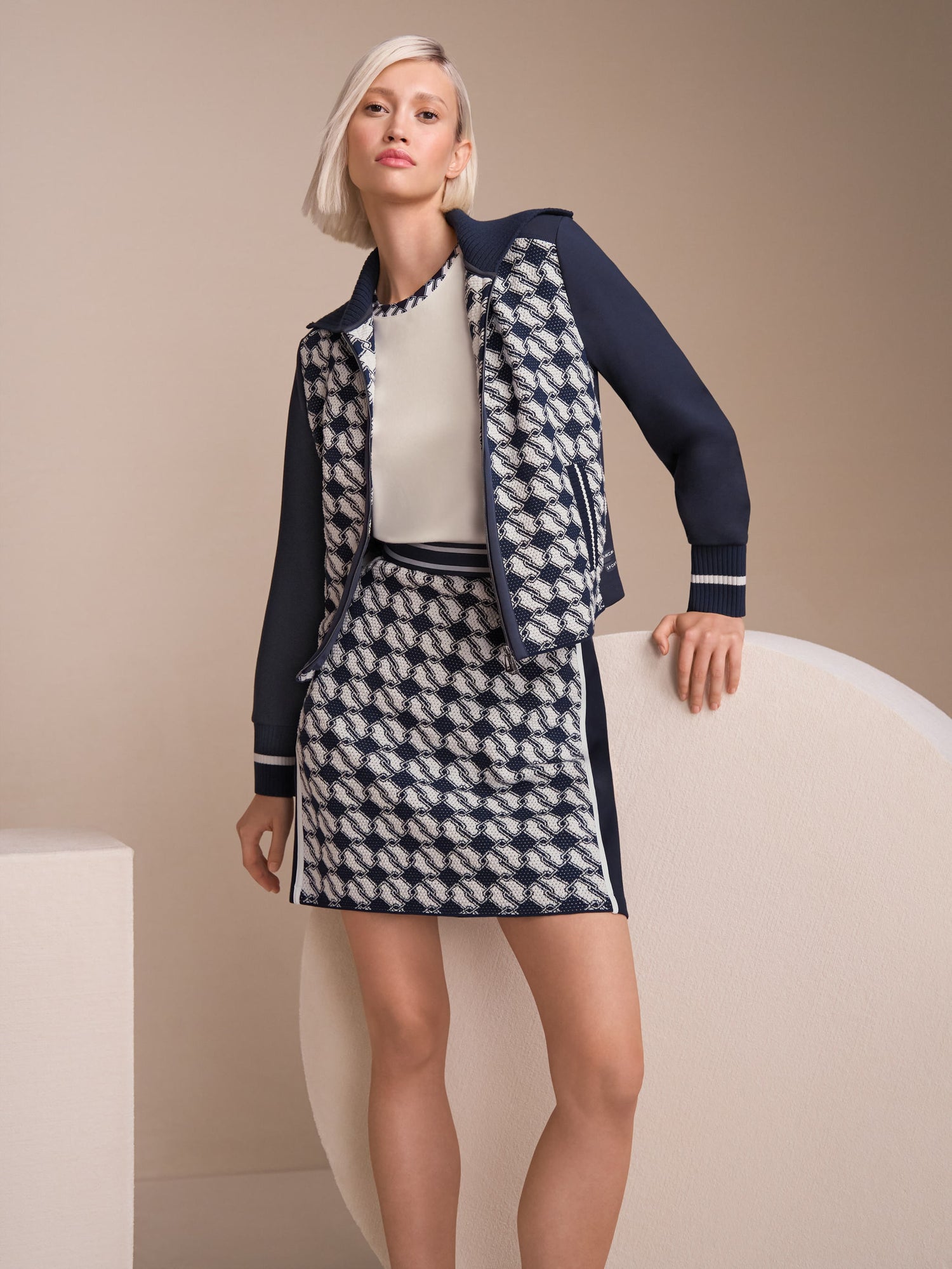 Marc Cain_Off-White_Jersey Shirt with Print Details_ZS 48.18 J55_110_07