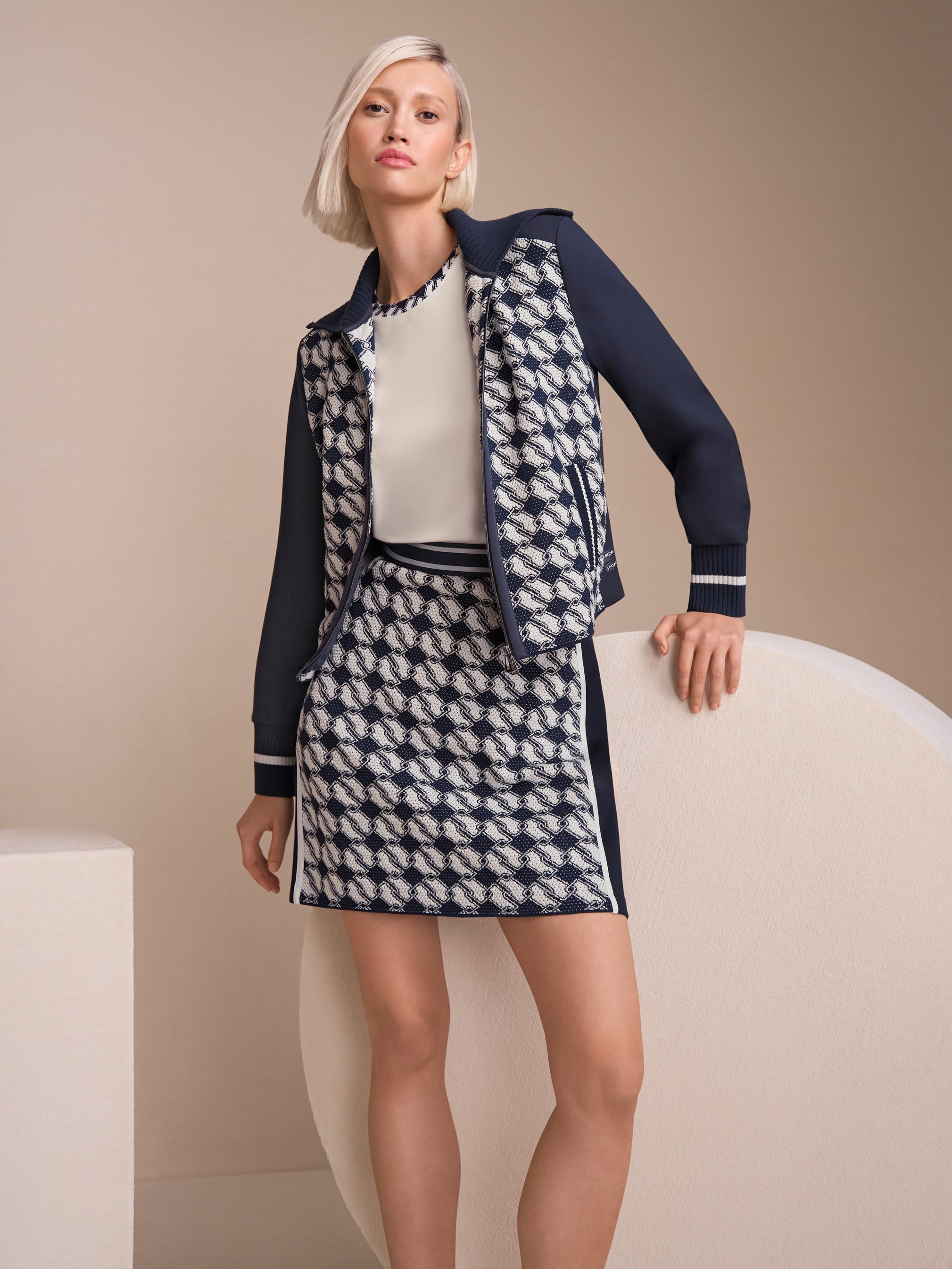 Marc Cain_Off-White_Jersey Shirt with Print Details_ZS 48.18 J55_110_07