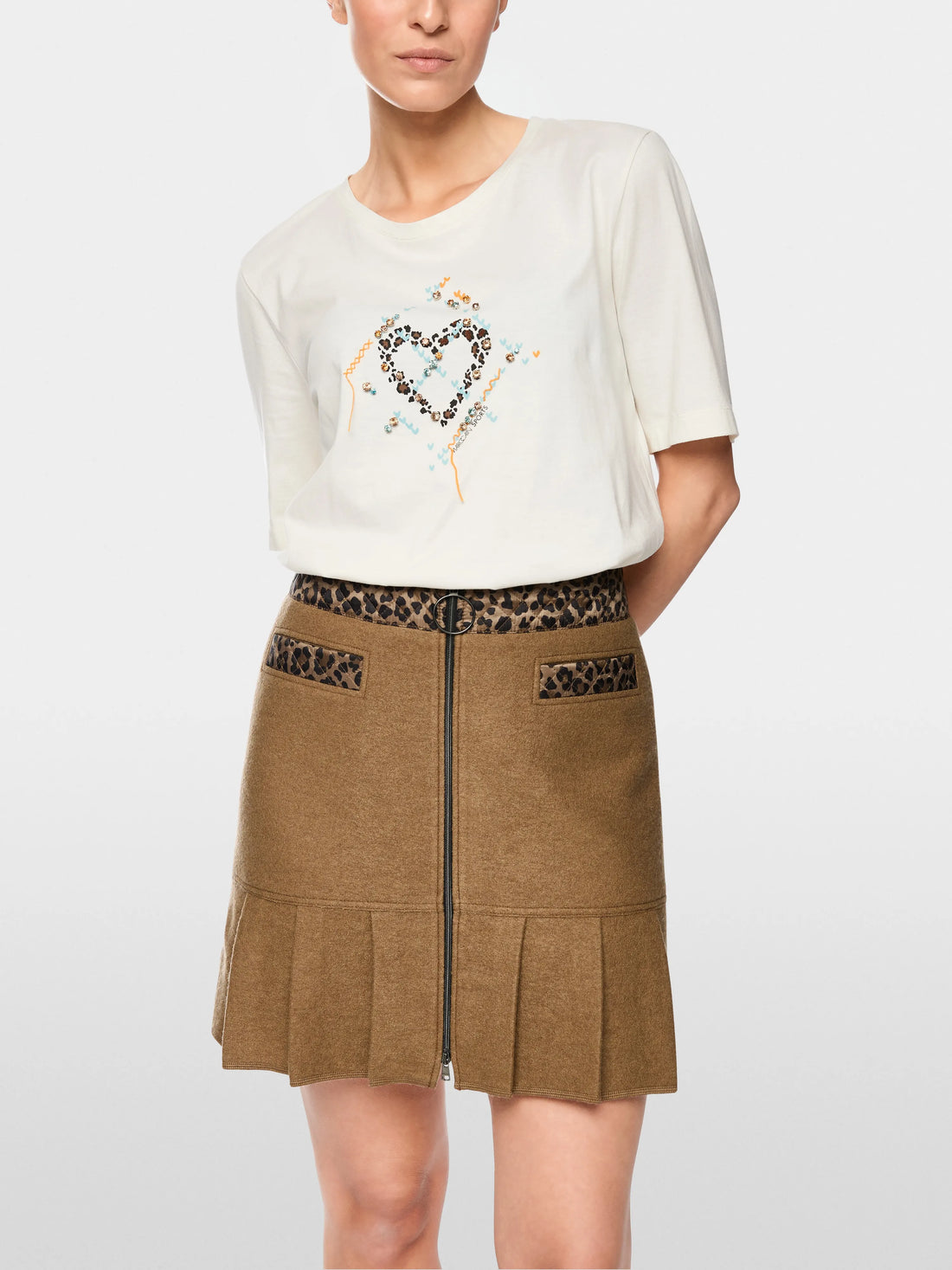 Marccain_Bright Ecru_Short-Sleeved T-Shirt with Pattern_ZS 48.49 J83_112_04