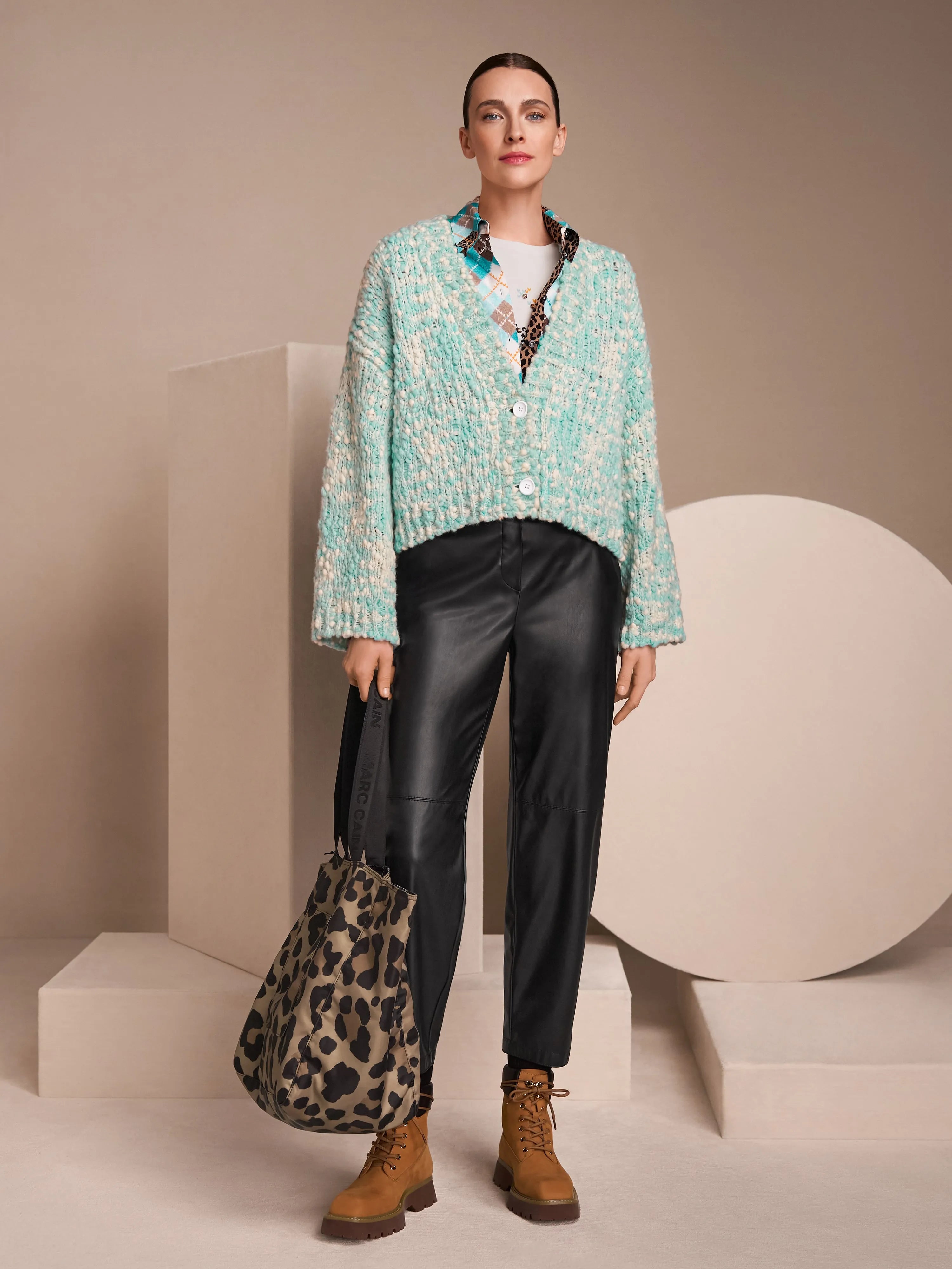 Marccain_Bright Ecru_Short-Sleeved T-Shirt with Pattern_ZS 48.49 J83_112_06