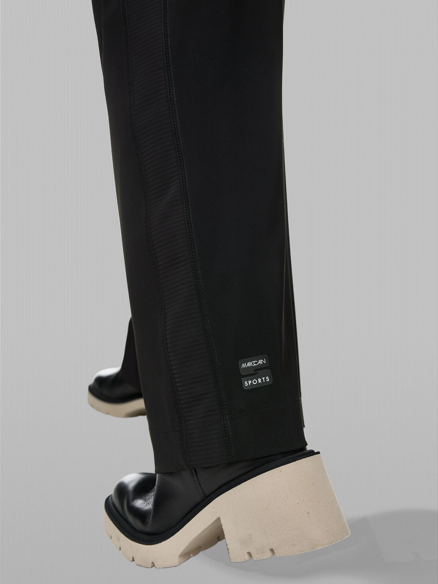 Marc Cain_Black_WEDI Rethink Together Slip-On Trousers_ZS 81.20 J40_900_04