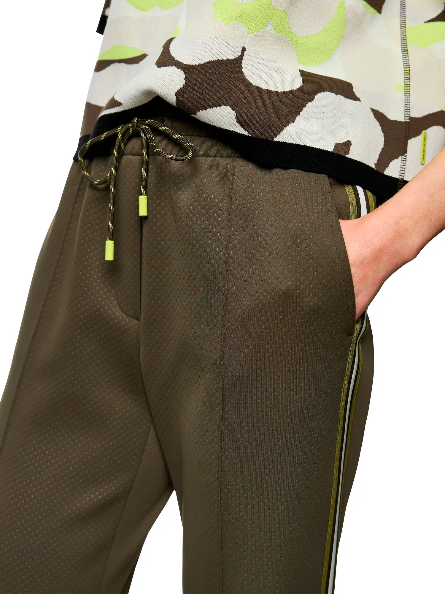 Marc Cain_Olive Drab_WASHINGTON Jogging Trousers_ZS 81.26 J18_595_03