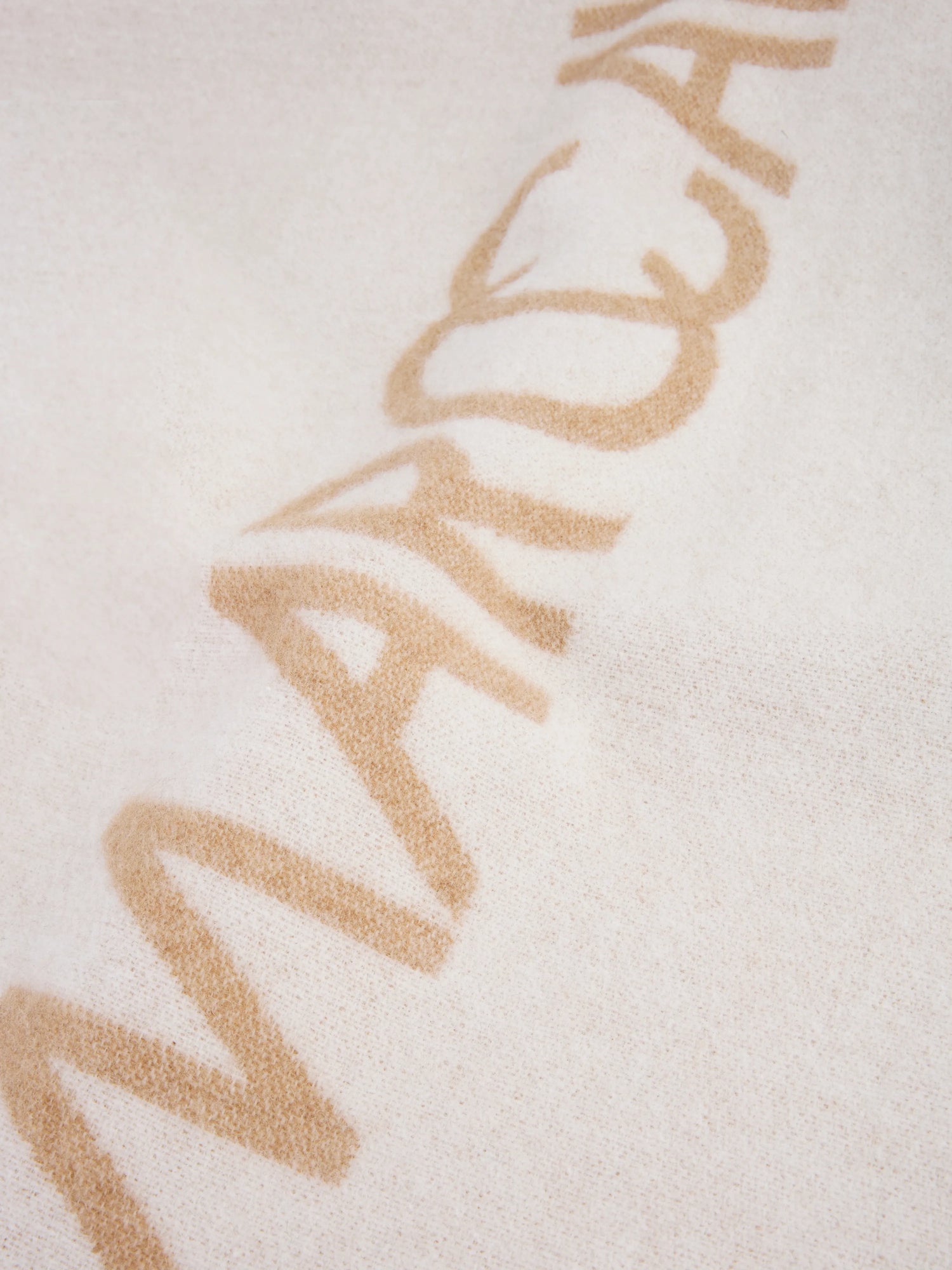 Marccain_Milk Coffee_Warm Wool Blend Scarf_ZS B4.10 Z45_624_02