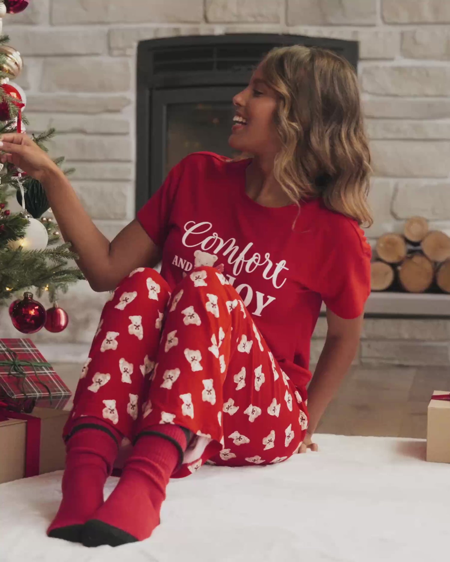 La Vie en Rose_Savvy Red_Teddy Bear Print Recycled Fibers T-shirt_40100791_60215_Vid