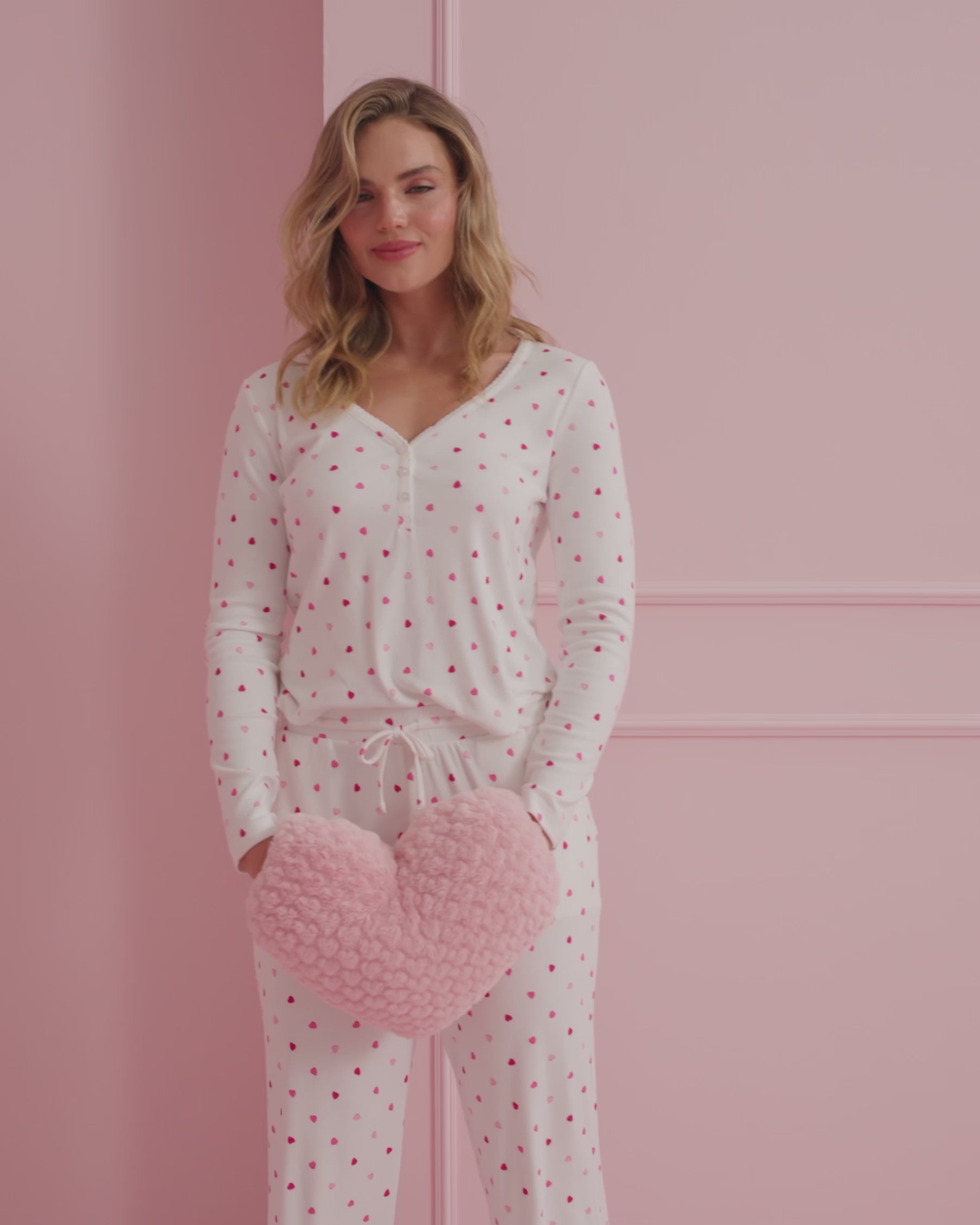 La Vie en Rose_Snow White Candy Hearts_Heart Print Pointelle Long Sleeve Shirt_40100822_P10574_Vid