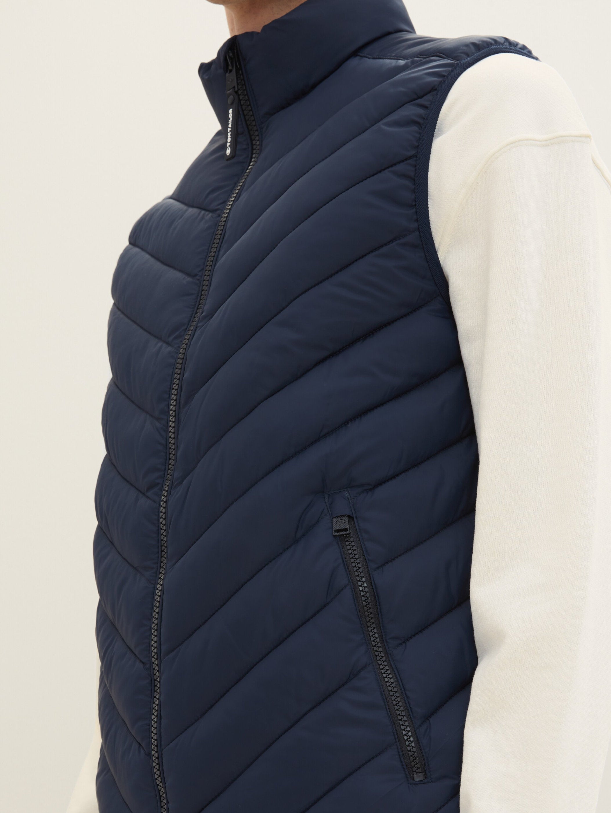 Quilted Puffer Light Weight Vest_1036072_10668_06