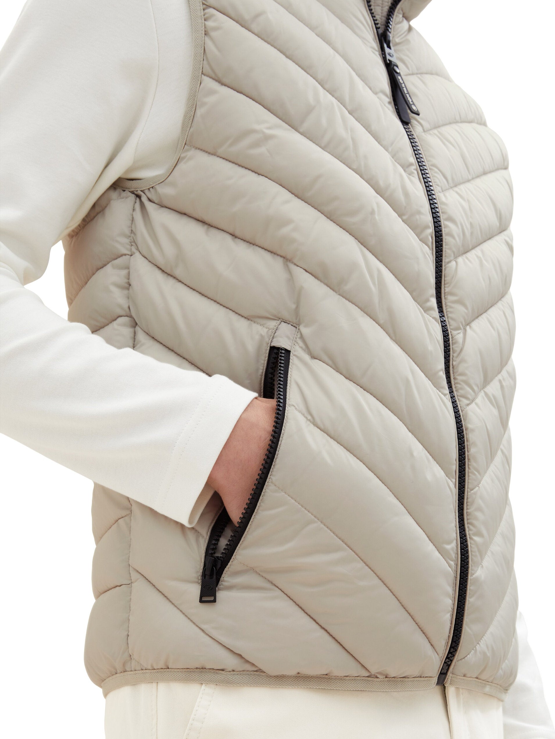 Quilted Puffer Light Weight Vest_1036072_26199_06