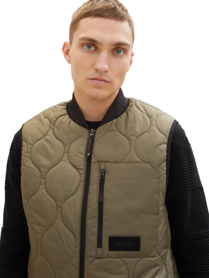 Quilted Puffer Light Weight Vest_1036188_10415_03