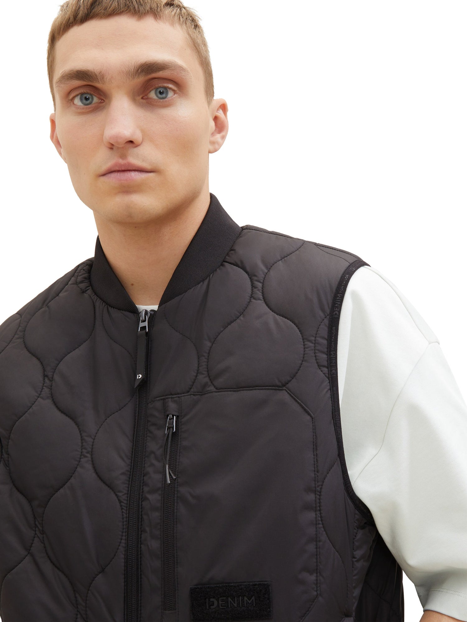 Quilted Puffer Light Weight Vest_1036188_29999_03
