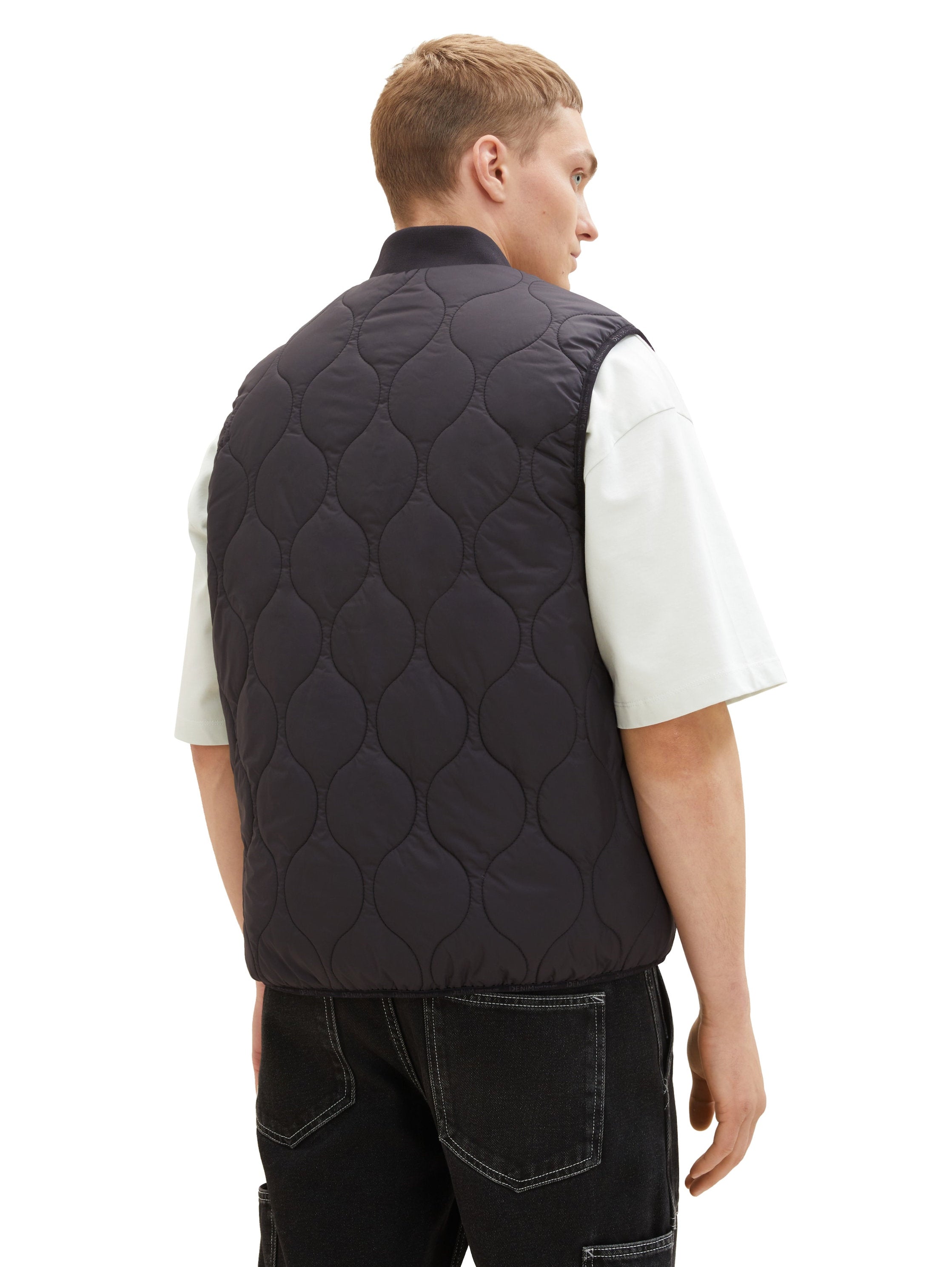 Quilted Puffer Light Weight Vest_1036188_29999_04