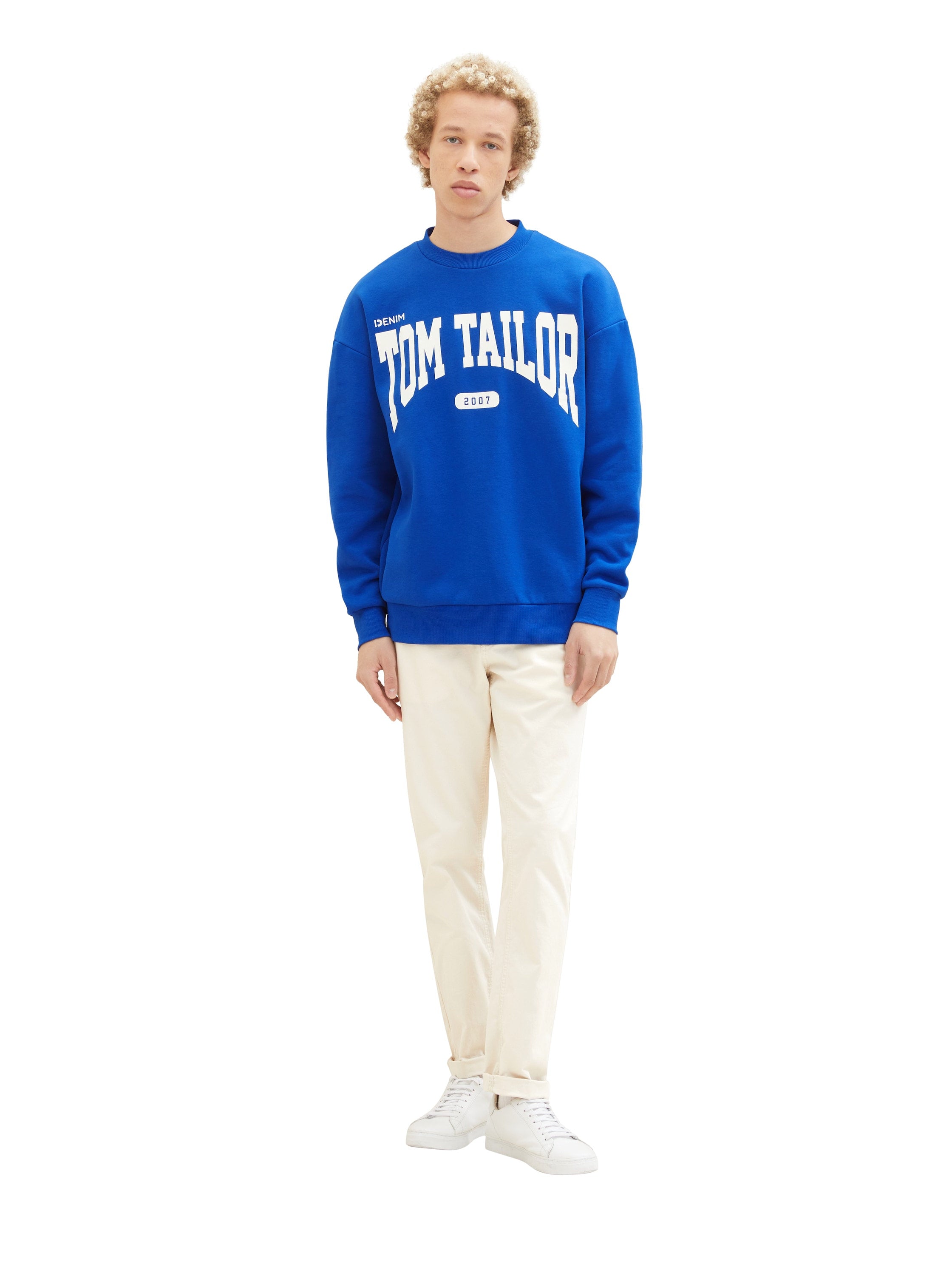 Relaxed Crew Neck Sweater_1037606_14531_03