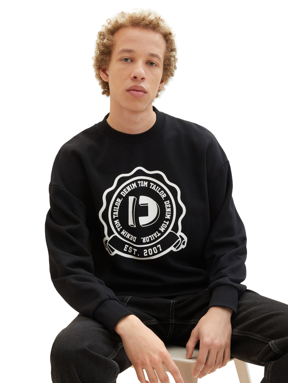Relaxed Crew Neck Sweater_1037606_29999_02