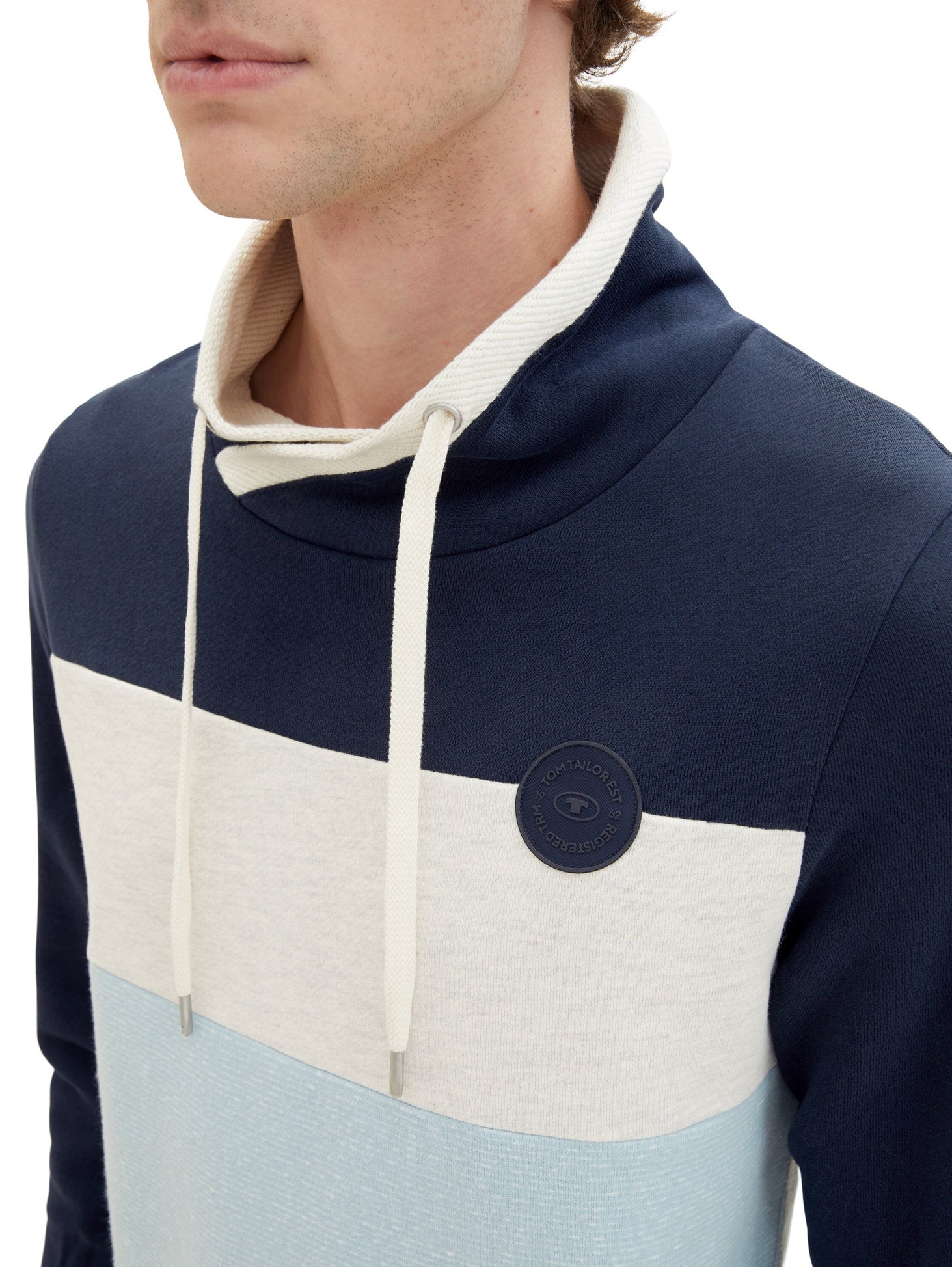 High Collar Hoodie With Color Block Design_1037761_33825_06