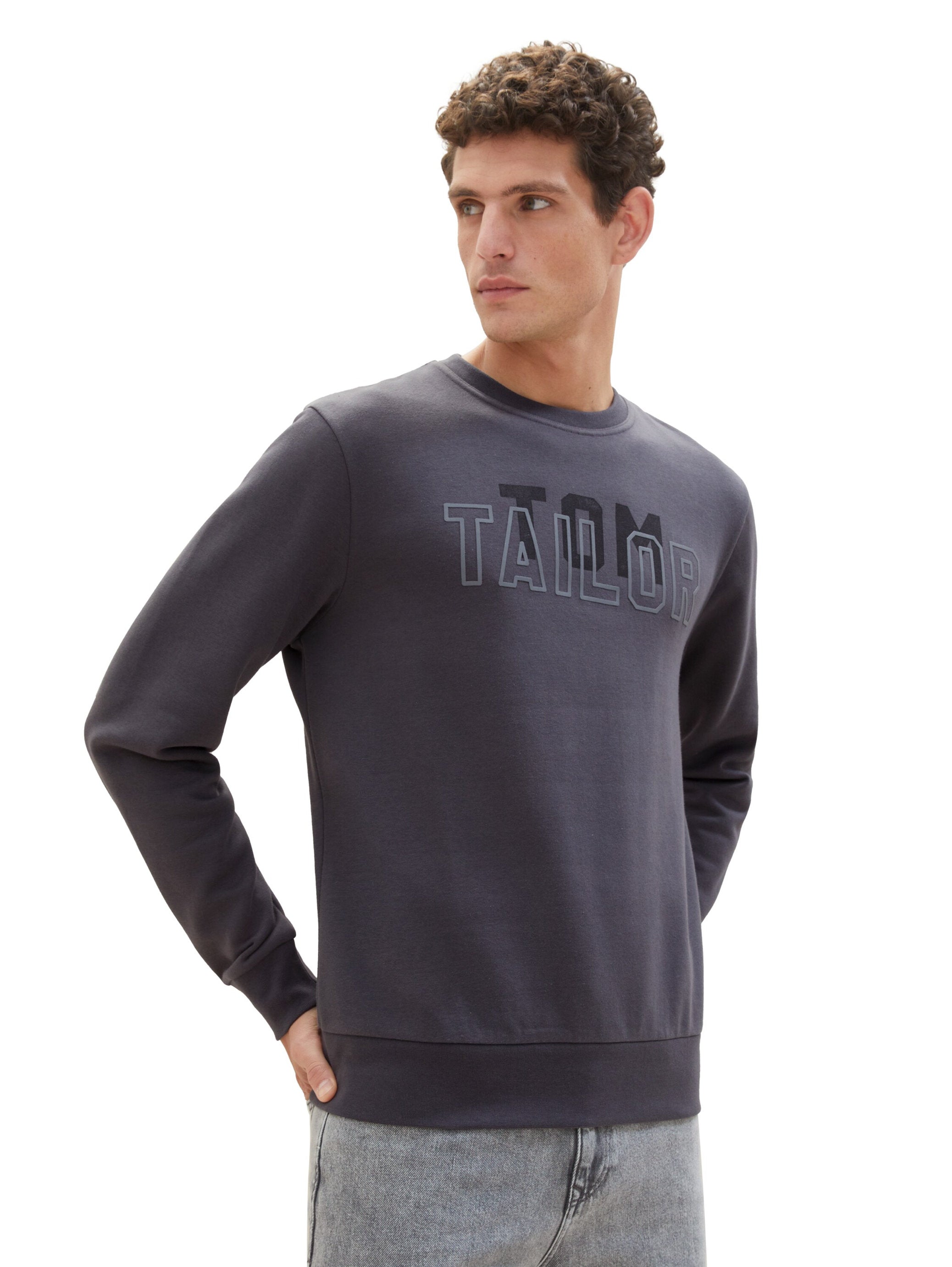 Sweatshirt With Center Logo_1037806_10899_02