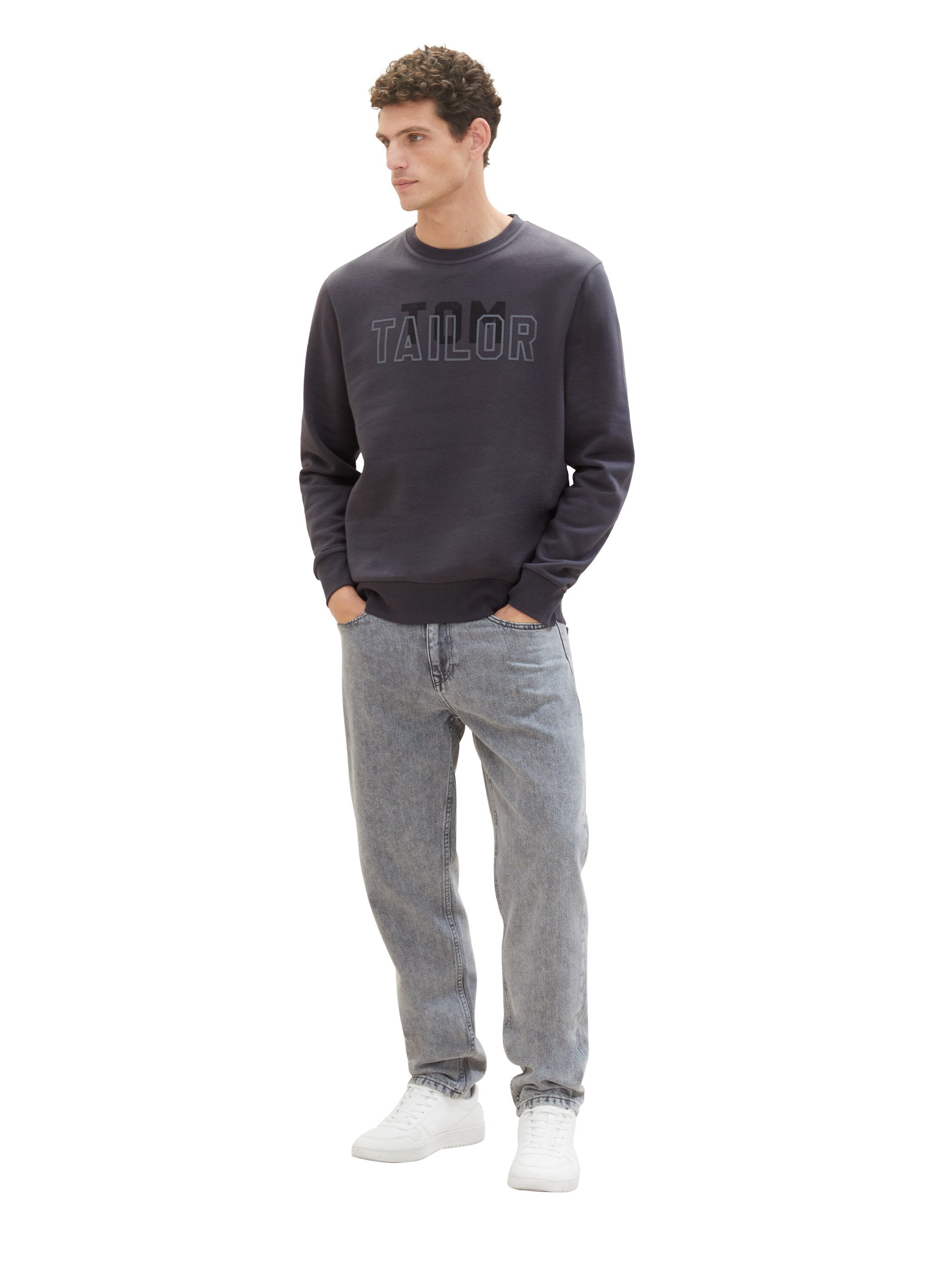 Sweatshirt With Center Logo_1037806_10899_03