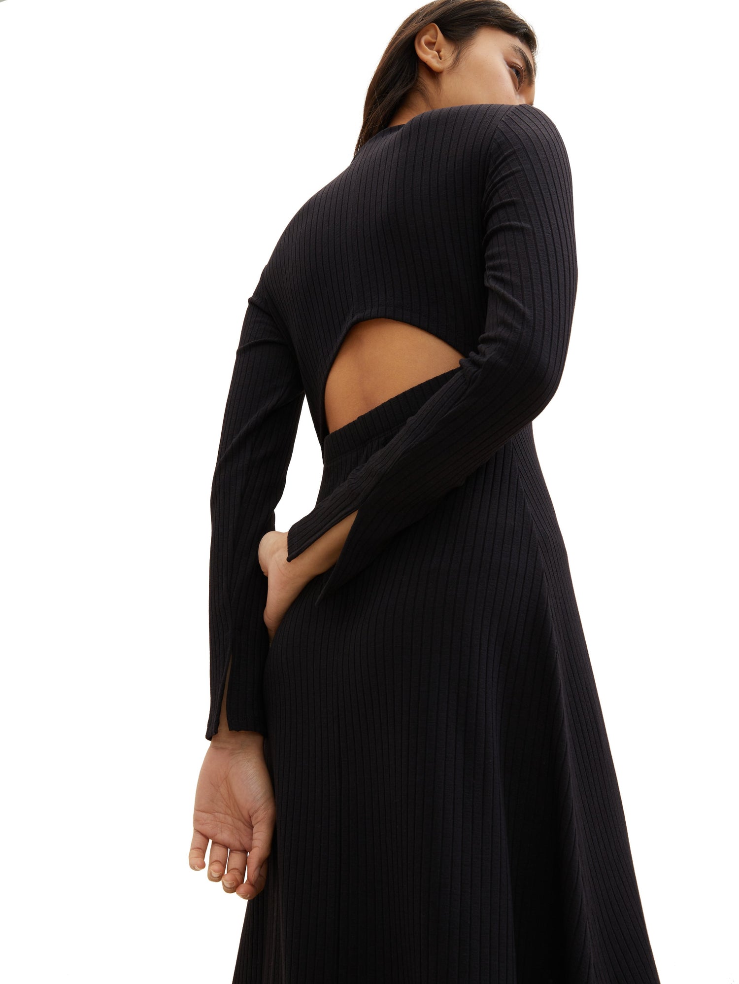 Long Sleeve Midi Dress With Back Cut Out_1038140_14482_06