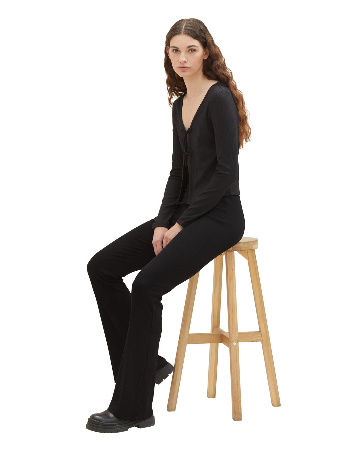 Fitted Slip On Trousers With Flare Bottoms_1038205_14482_07