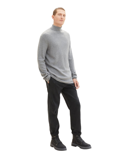 Knitted Pullover With Turtleneck_1038241_12035_03