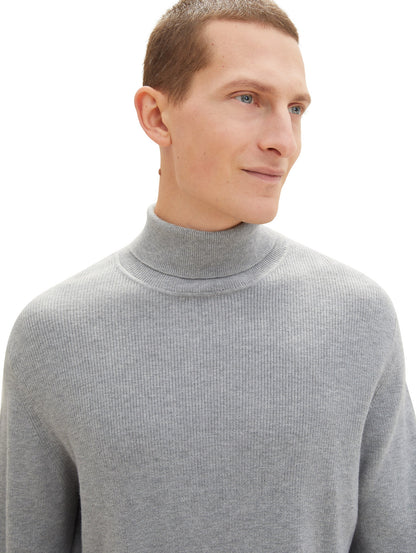 Knitted Pullover With Turtleneck_1038241_12035_05