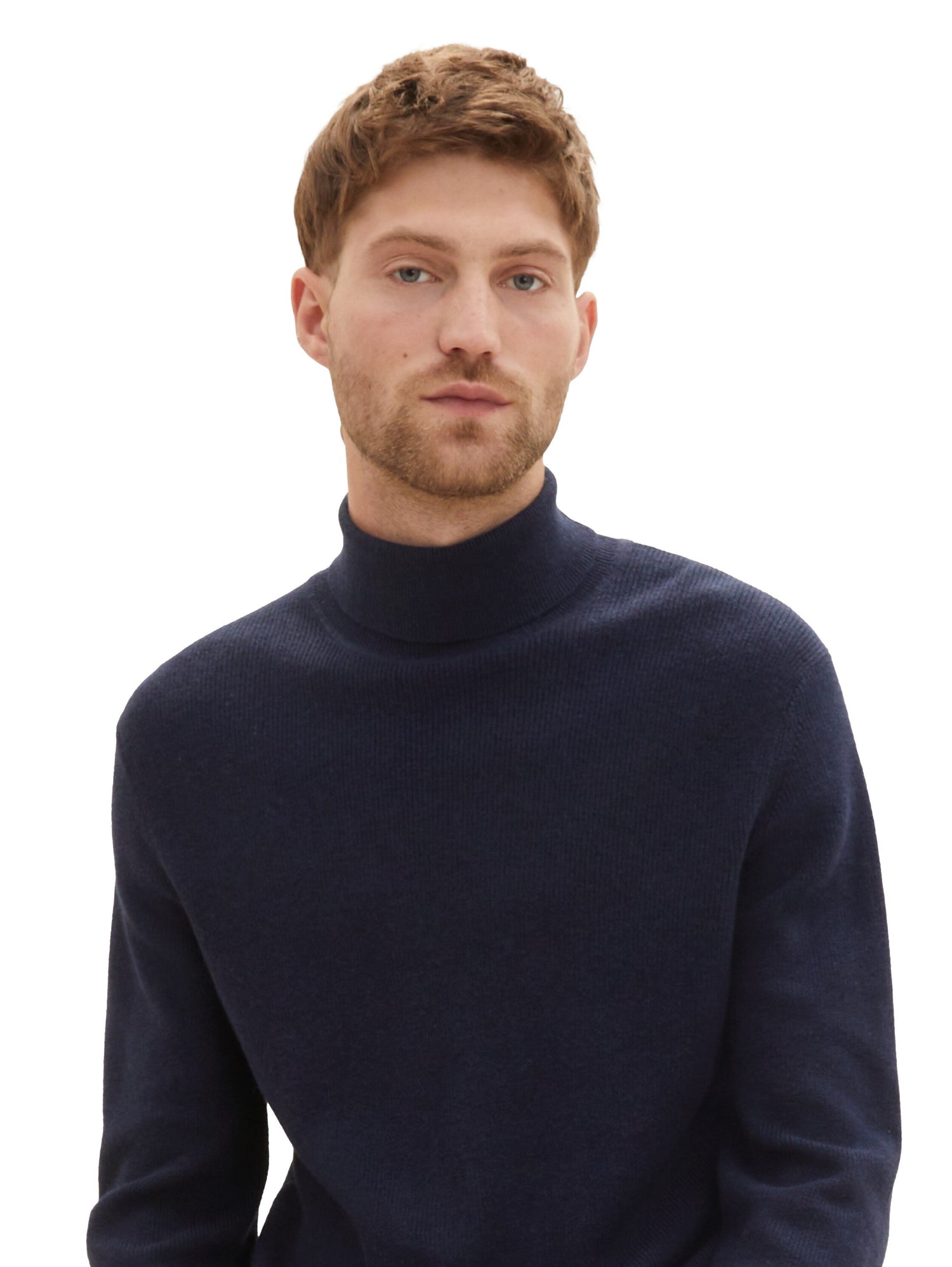 Knitted Pullover With Turtleneck_1038241_13160_05