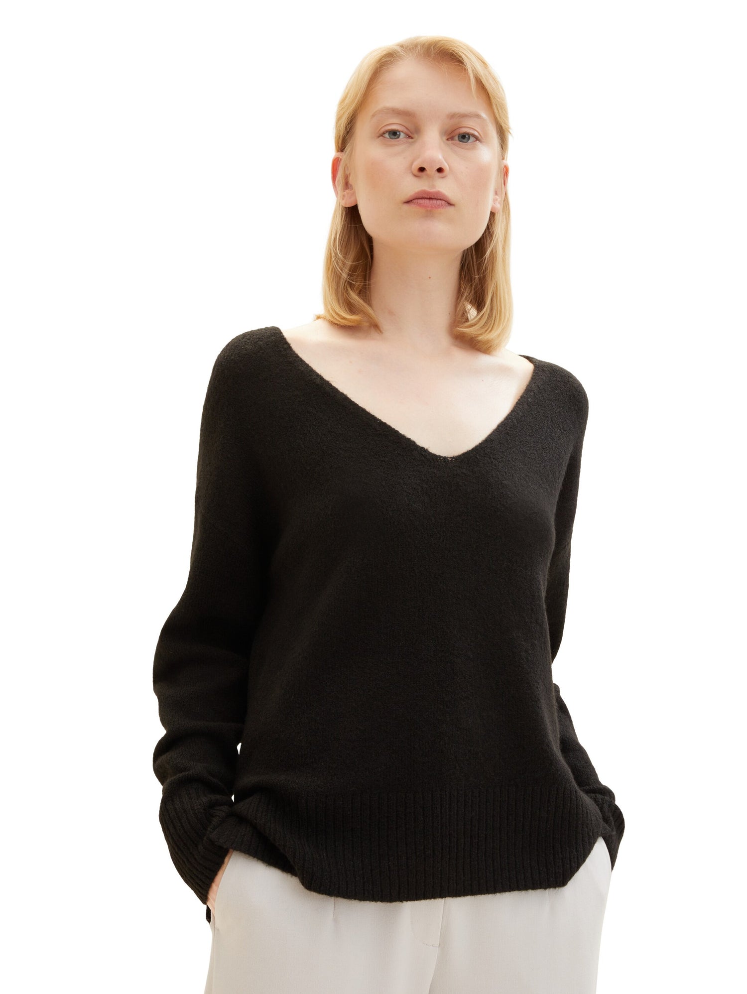 Loose Fit Sweater With Deep V Neck_1038392_14482_02