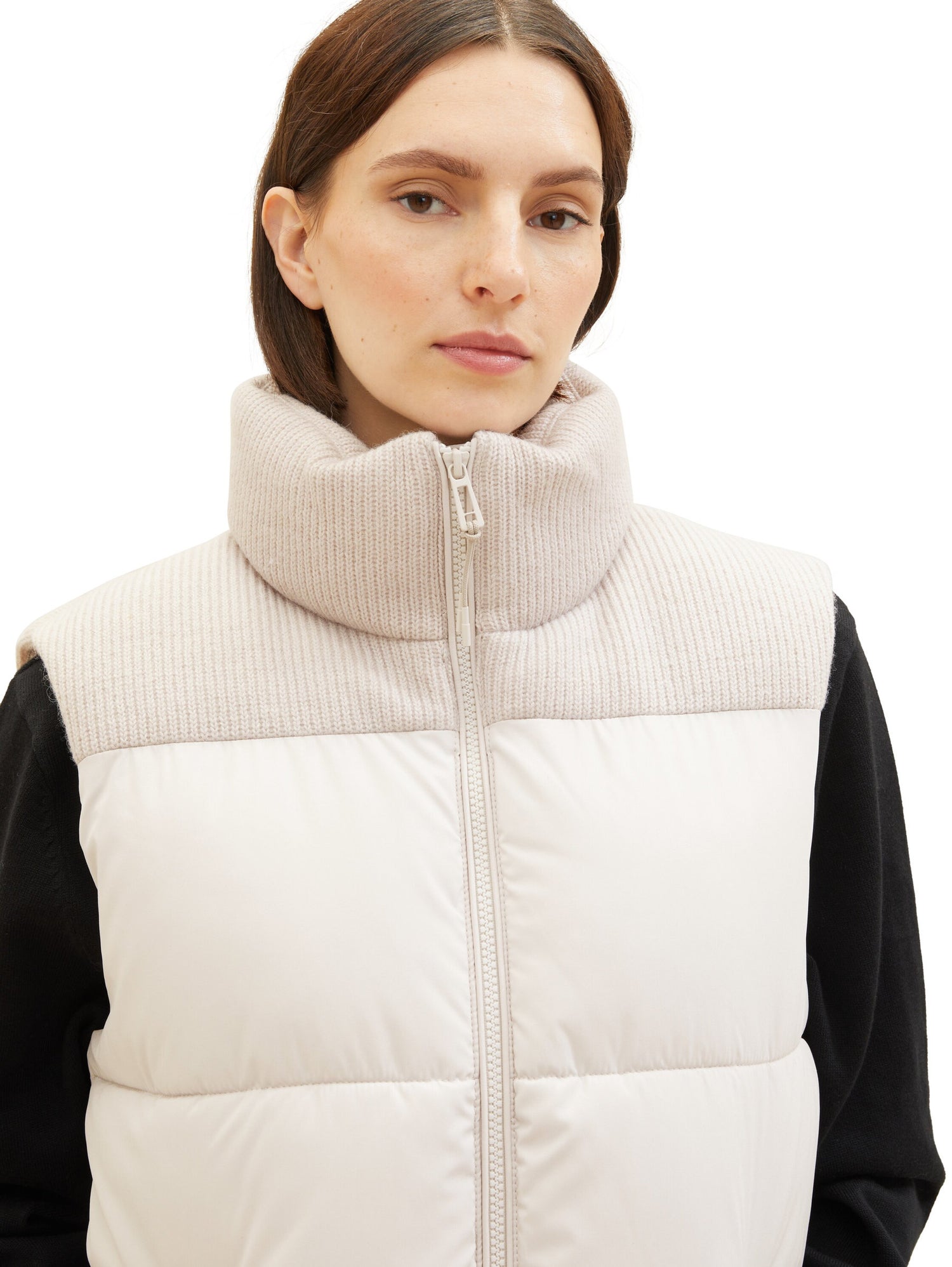 Padded Vest With High Collar_1038676_16339_06