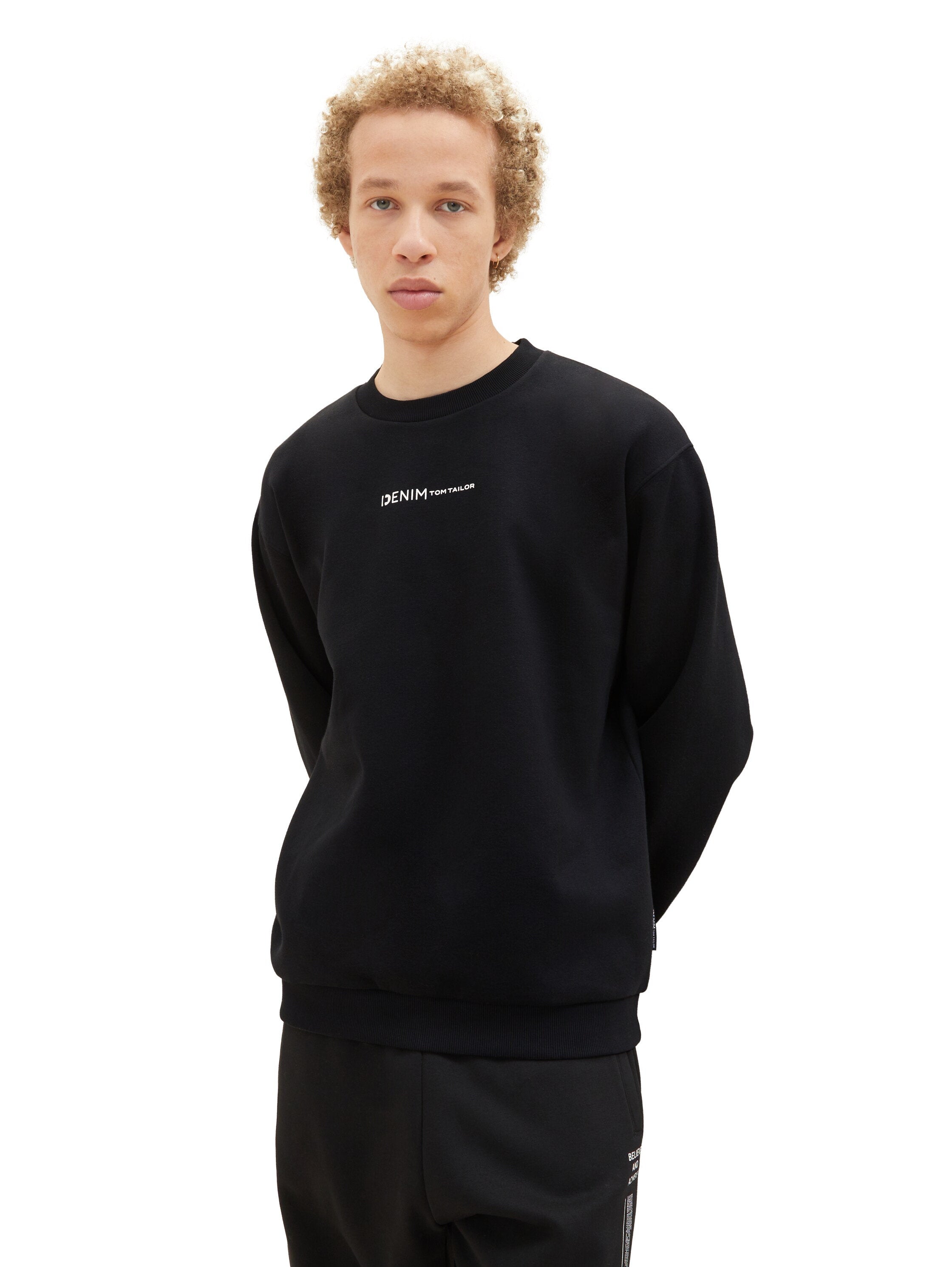 Crew Neck Sweatshirt With Center Logo_1038751_29999_05