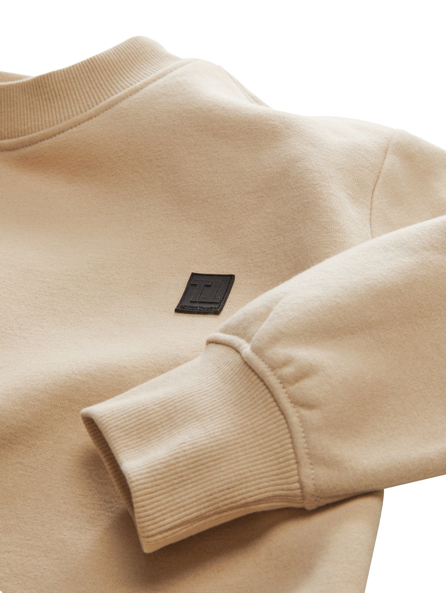 Basic Badge Sweatshirt_1039025_11704_03