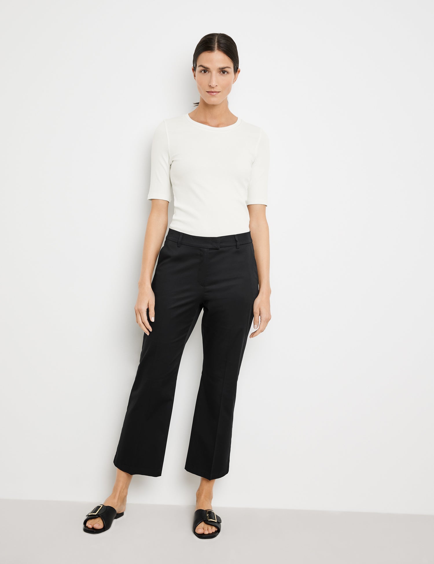 7/8-Length Trousers With Pressed Pleats