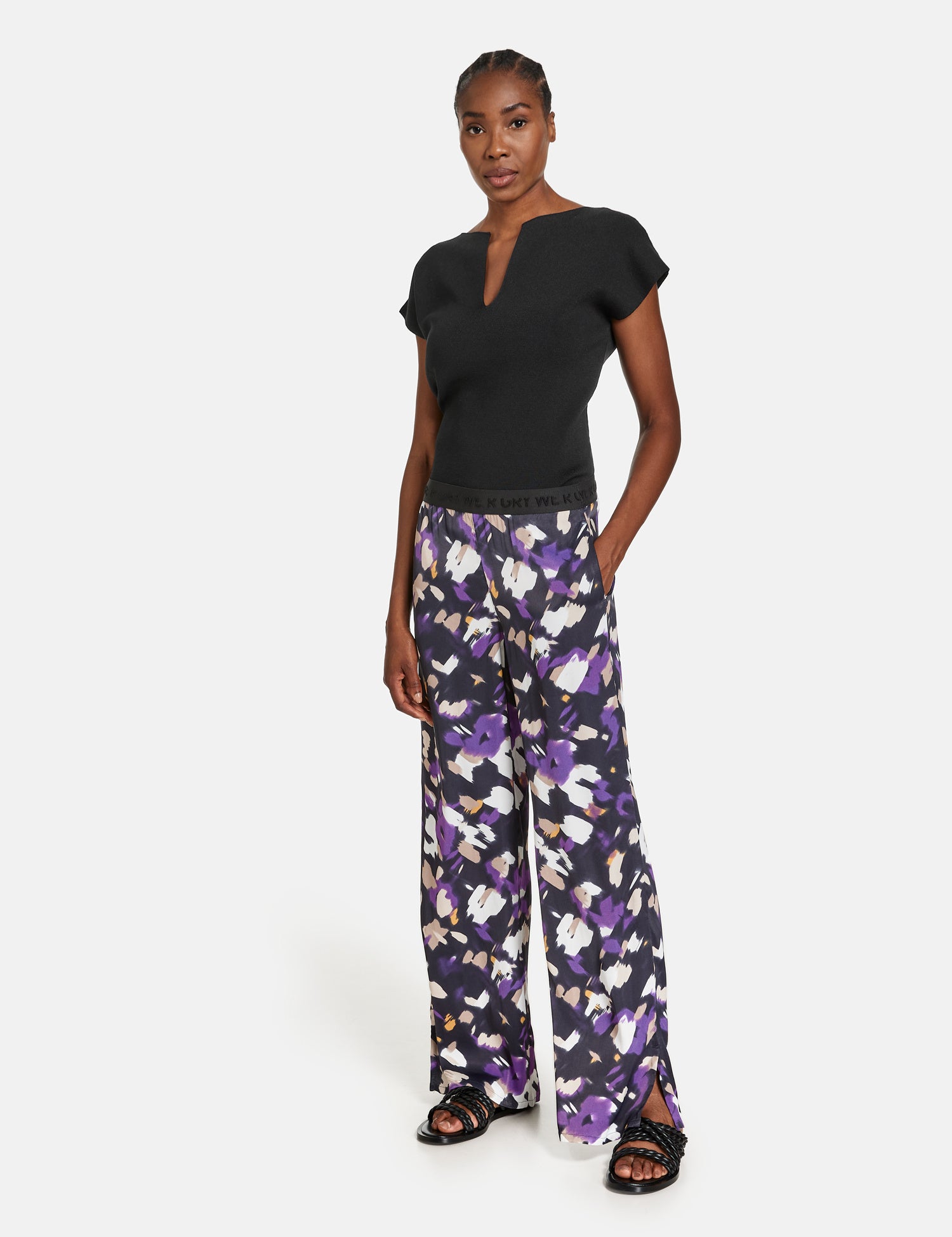 Patterned Slip-On Trousers With A Wide Leg_06