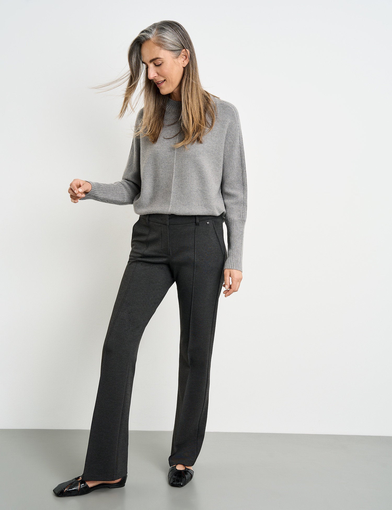 Flared Trousers With Vertical Pintucks And Added Stretch_122018-66311_202690_05