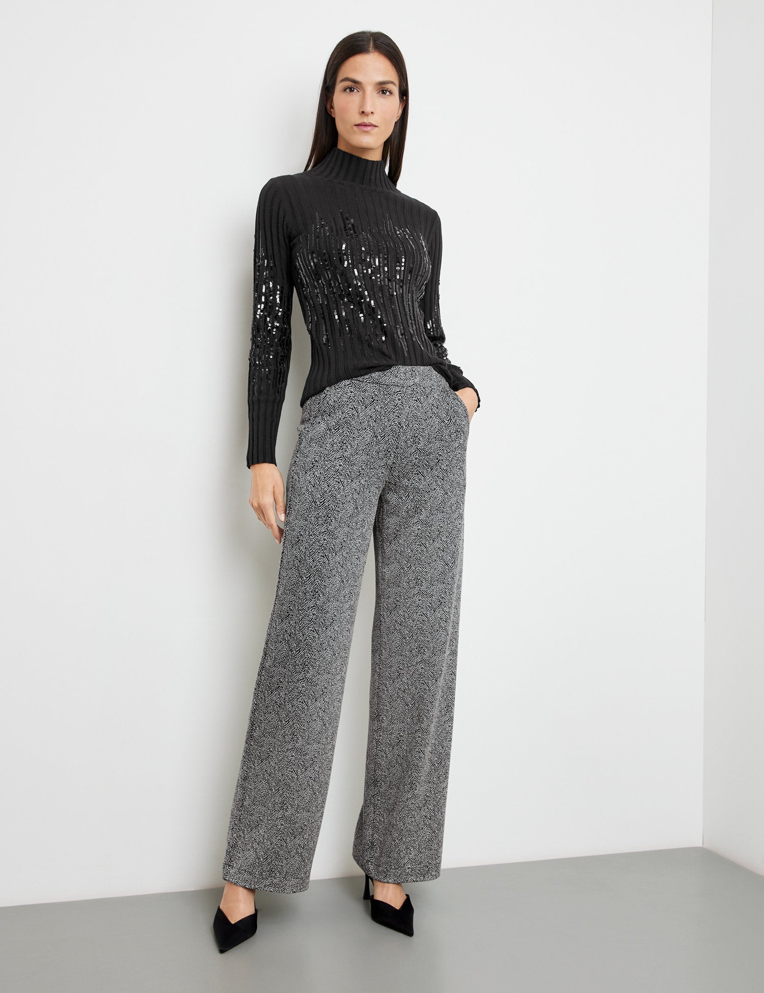 Pull-On Trousers With A Wide Leg And A Fine Houndstooth Pattern_122085-66281_1090_01