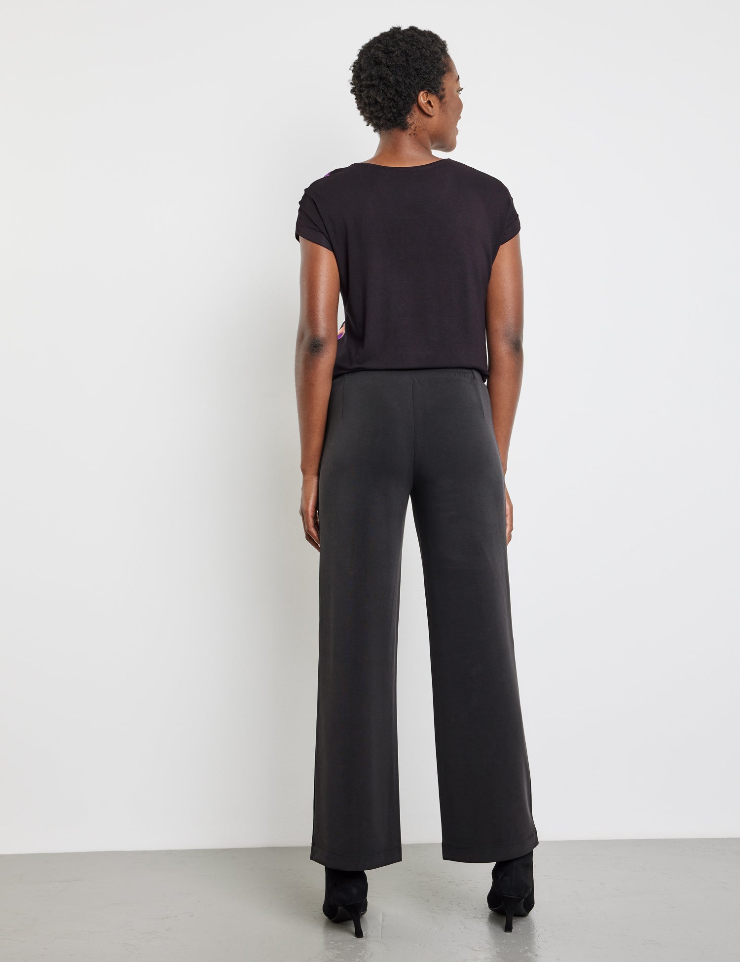 Pull-On Trousers With Elasticated Waistband In High-Quality Jersey_06