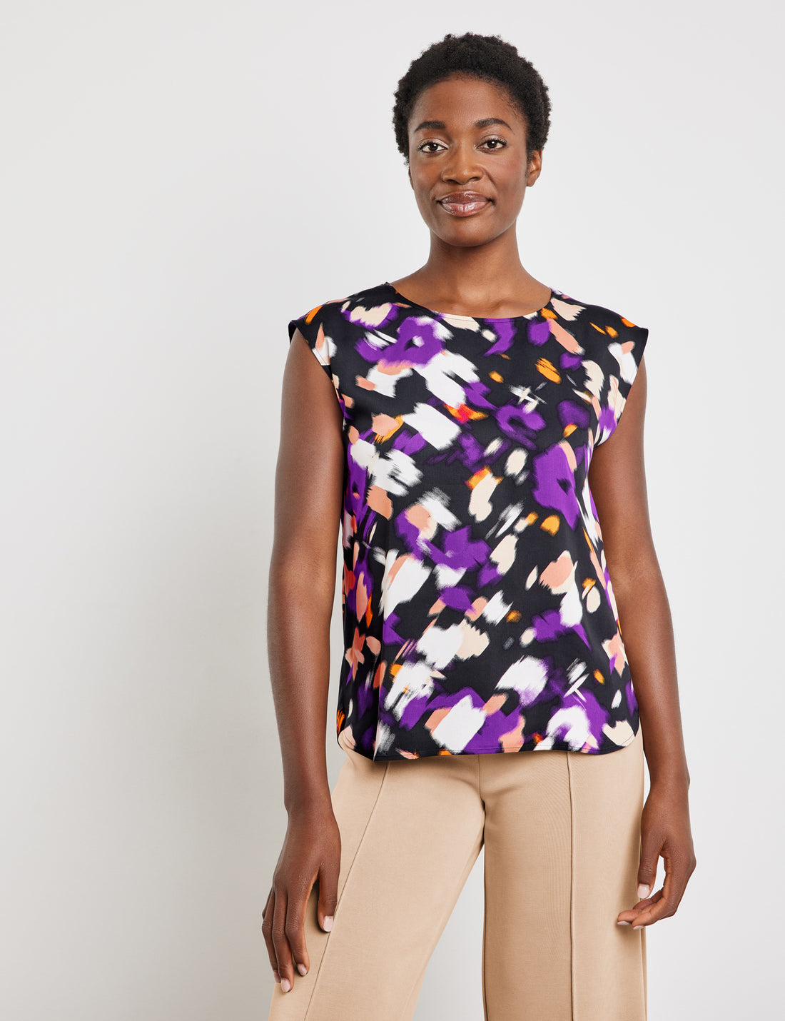 Patterned Blouse Top With A Small Slit At The Back_01
