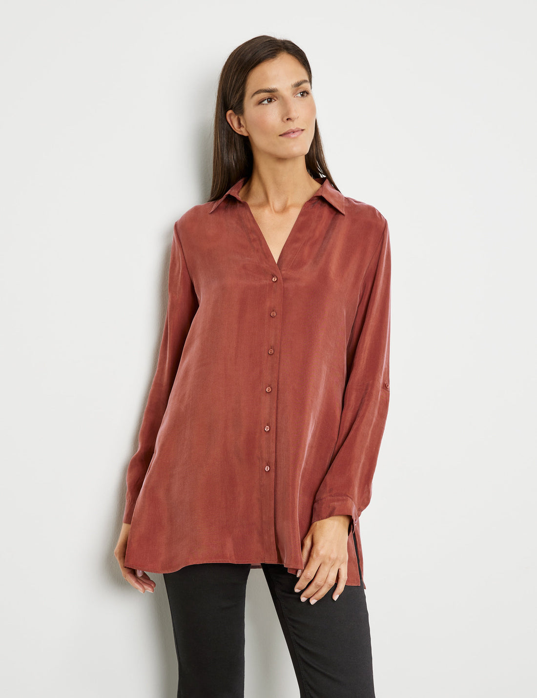 Long Blouse With Side Slits And Sleeve Straps_160019-66420_60703_01