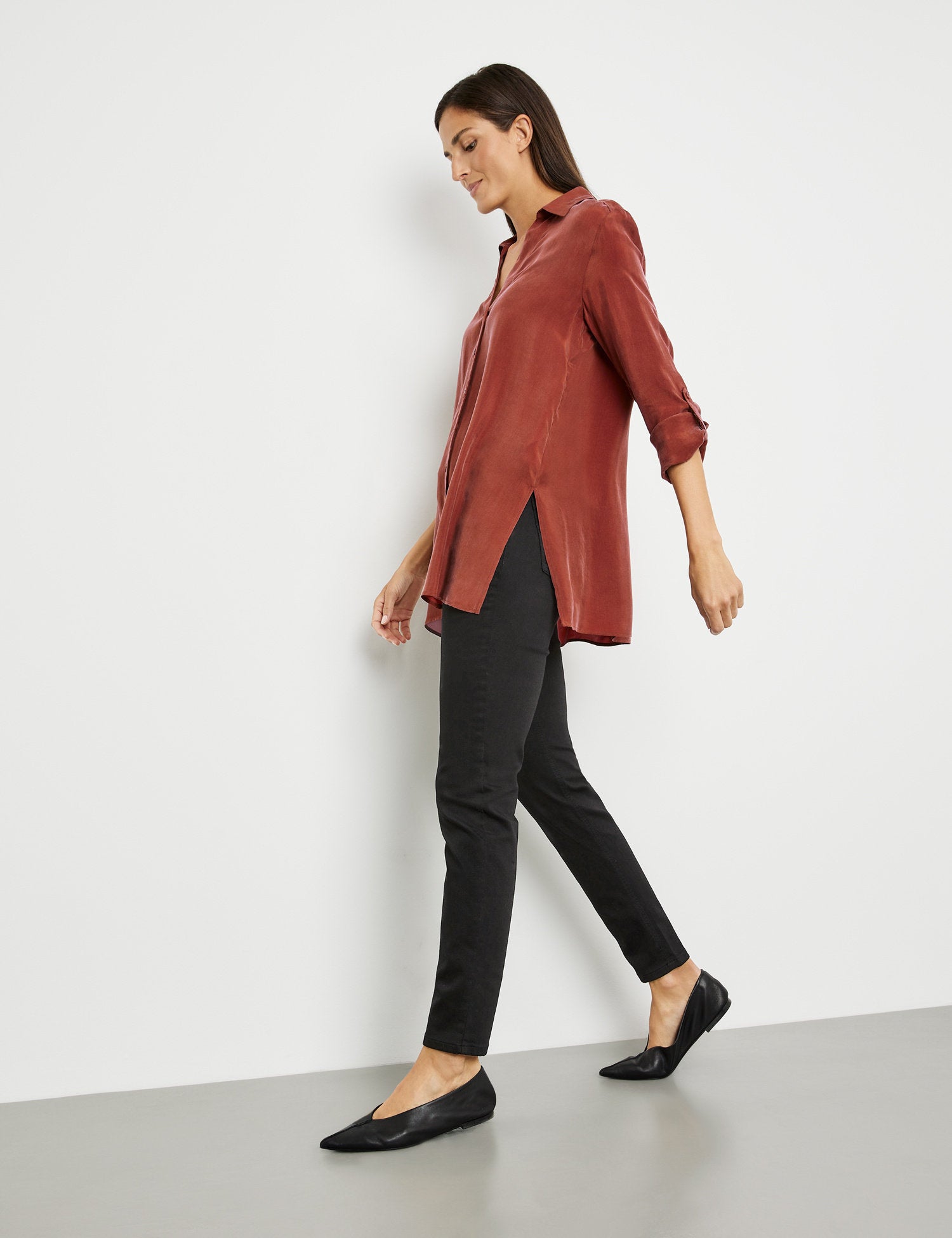 Long Blouse With Side Slits And Sleeve Straps_160019-66420_60703_05